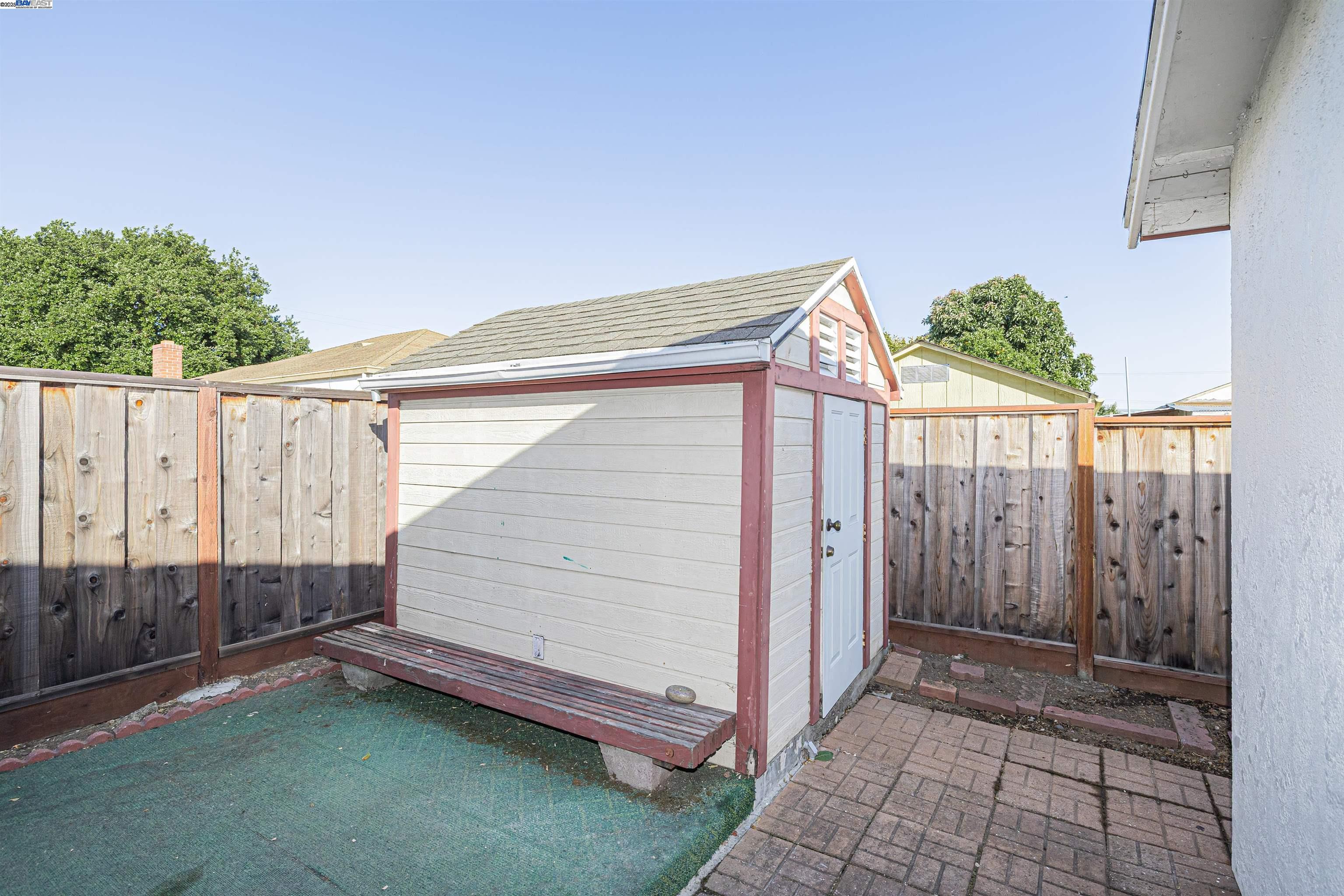 Detail Gallery Image 40 of 41 For 1722 Eveleth Ave, San Leandro,  CA 94577 - 3 Beds | 2/1 Baths