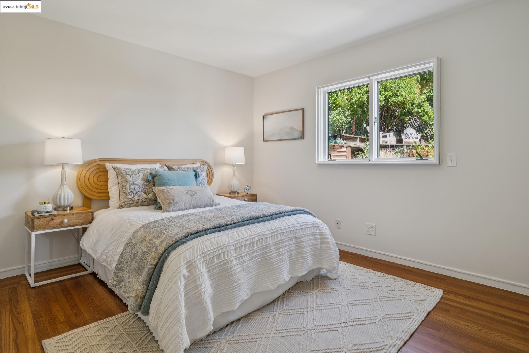 Detail Gallery Image 19 of 34 For 5968 Chabot Crest, Oakland,  CA 94618 - 3 Beds | 3 Baths