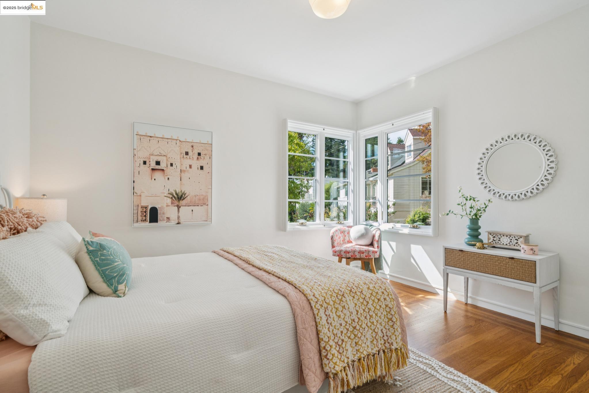 Detail Gallery Image 20 of 34 For 5968 Chabot Crest, Oakland,  CA 94618 - 3 Beds | 3 Baths