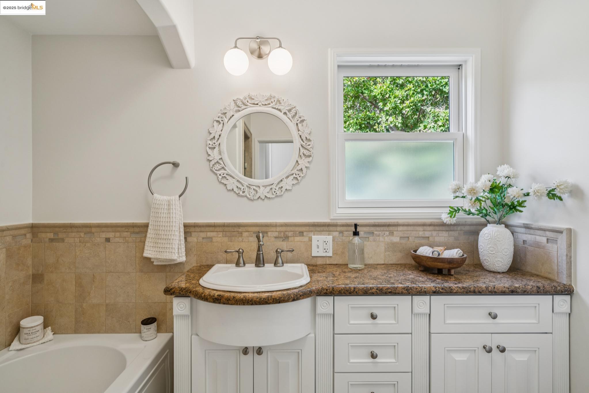 Detail Gallery Image 21 of 34 For 5968 Chabot Crest, Oakland,  CA 94618 - 3 Beds | 3 Baths