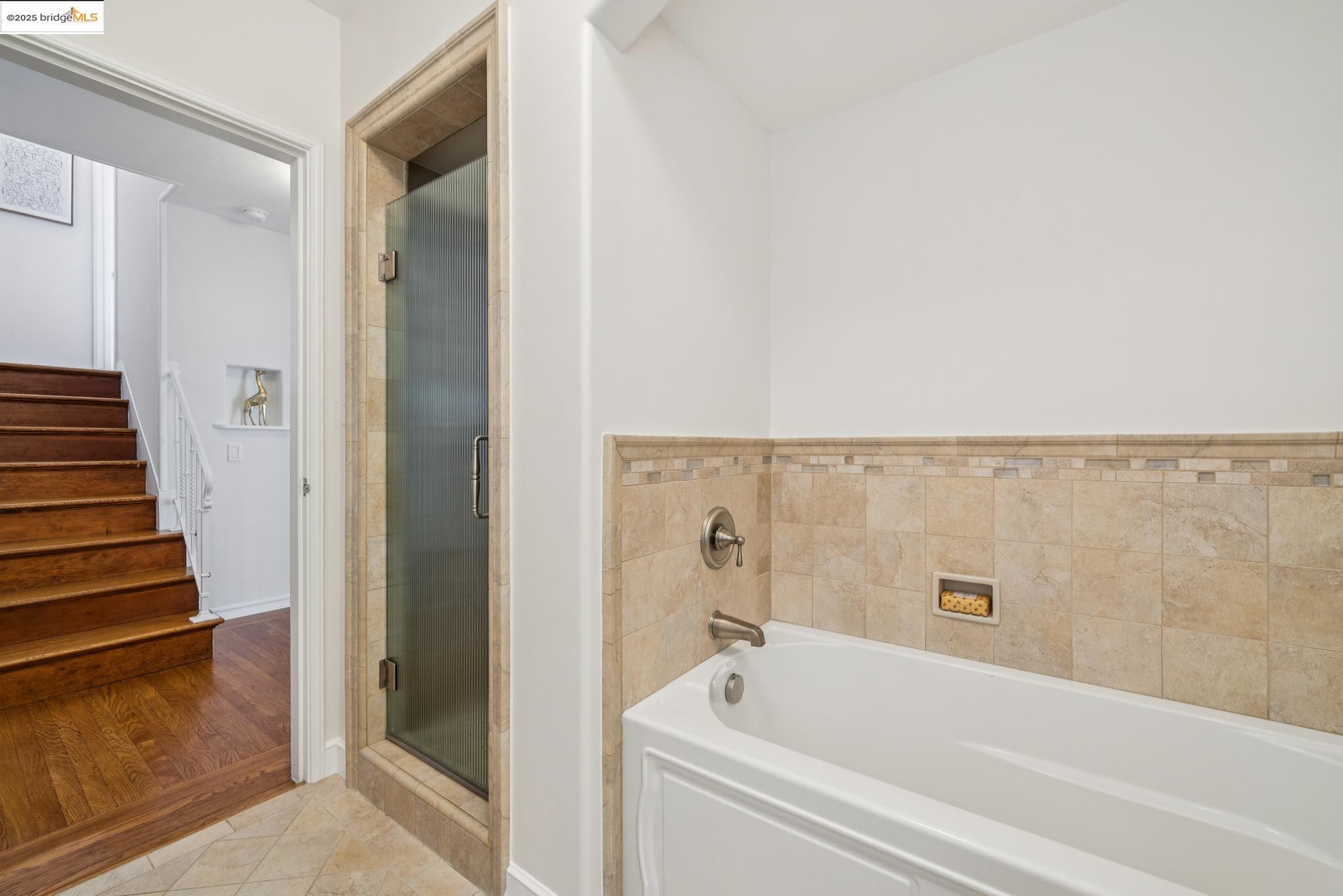 Detail Gallery Image 22 of 34 For 5968 Chabot Crest, Oakland,  CA 94618 - 3 Beds | 3 Baths