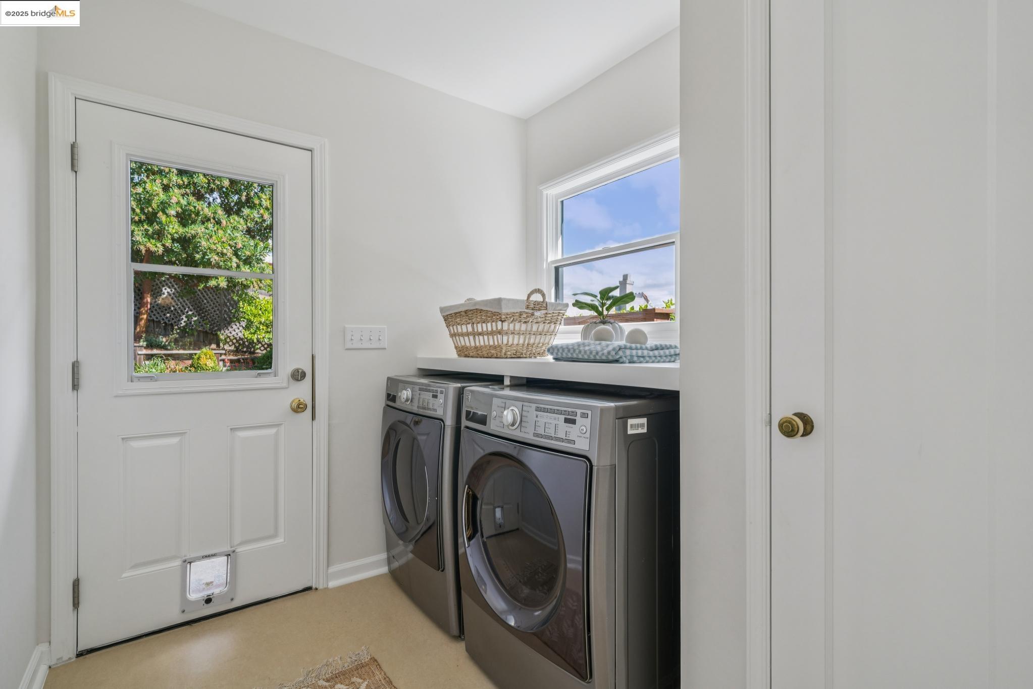 Detail Gallery Image 26 of 34 For 5968 Chabot Crest, Oakland,  CA 94618 - 3 Beds | 3 Baths