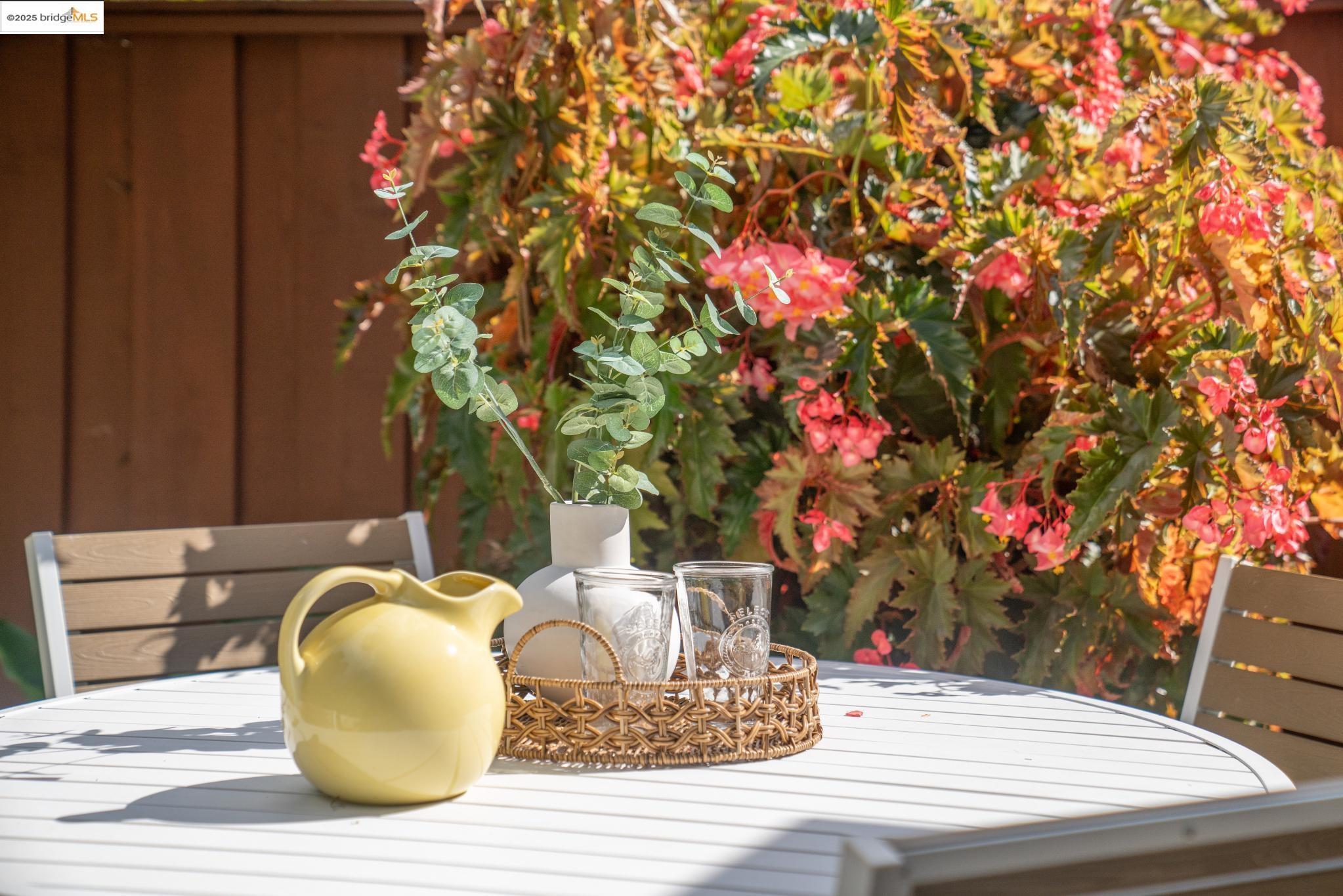 Detail Gallery Image 27 of 34 For 5968 Chabot Crest, Oakland,  CA 94618 - 3 Beds | 3 Baths