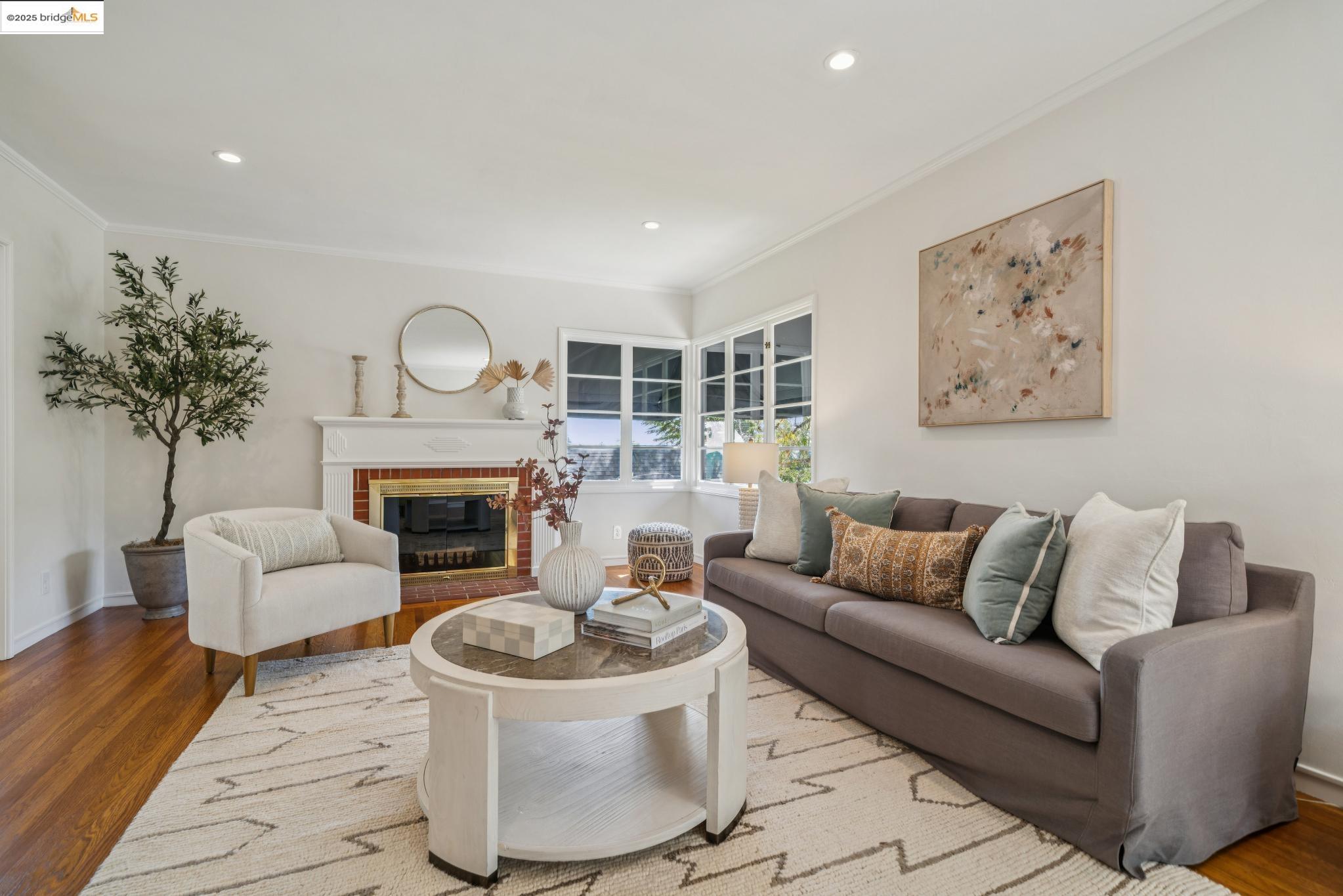 Detail Gallery Image 5 of 34 For 5968 Chabot Crest, Oakland,  CA 94618 - 3 Beds | 3 Baths