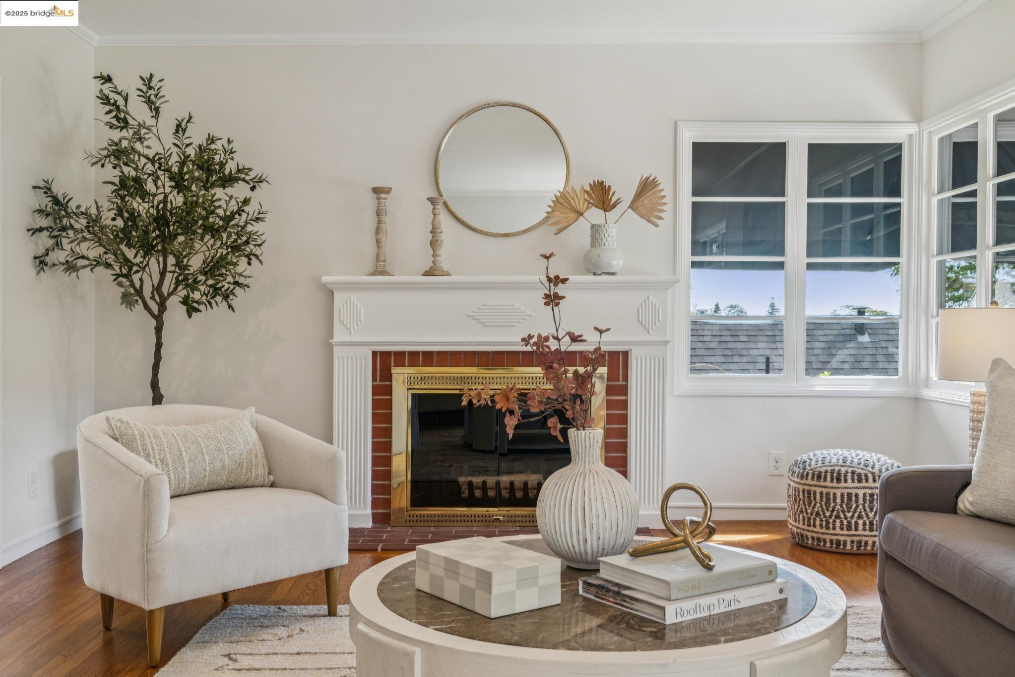 Detail Gallery Image 6 of 34 For 5968 Chabot Crest, Oakland,  CA 94618 - 3 Beds | 3 Baths