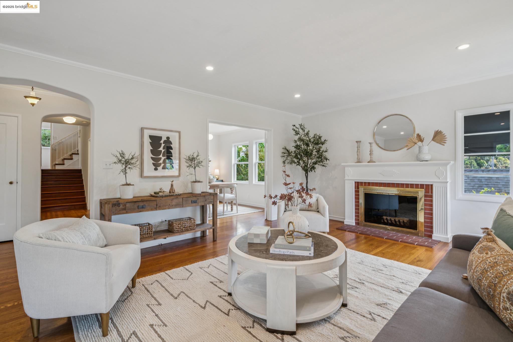 Detail Gallery Image 7 of 34 For 5968 Chabot Crest, Oakland,  CA 94618 - 3 Beds | 3 Baths