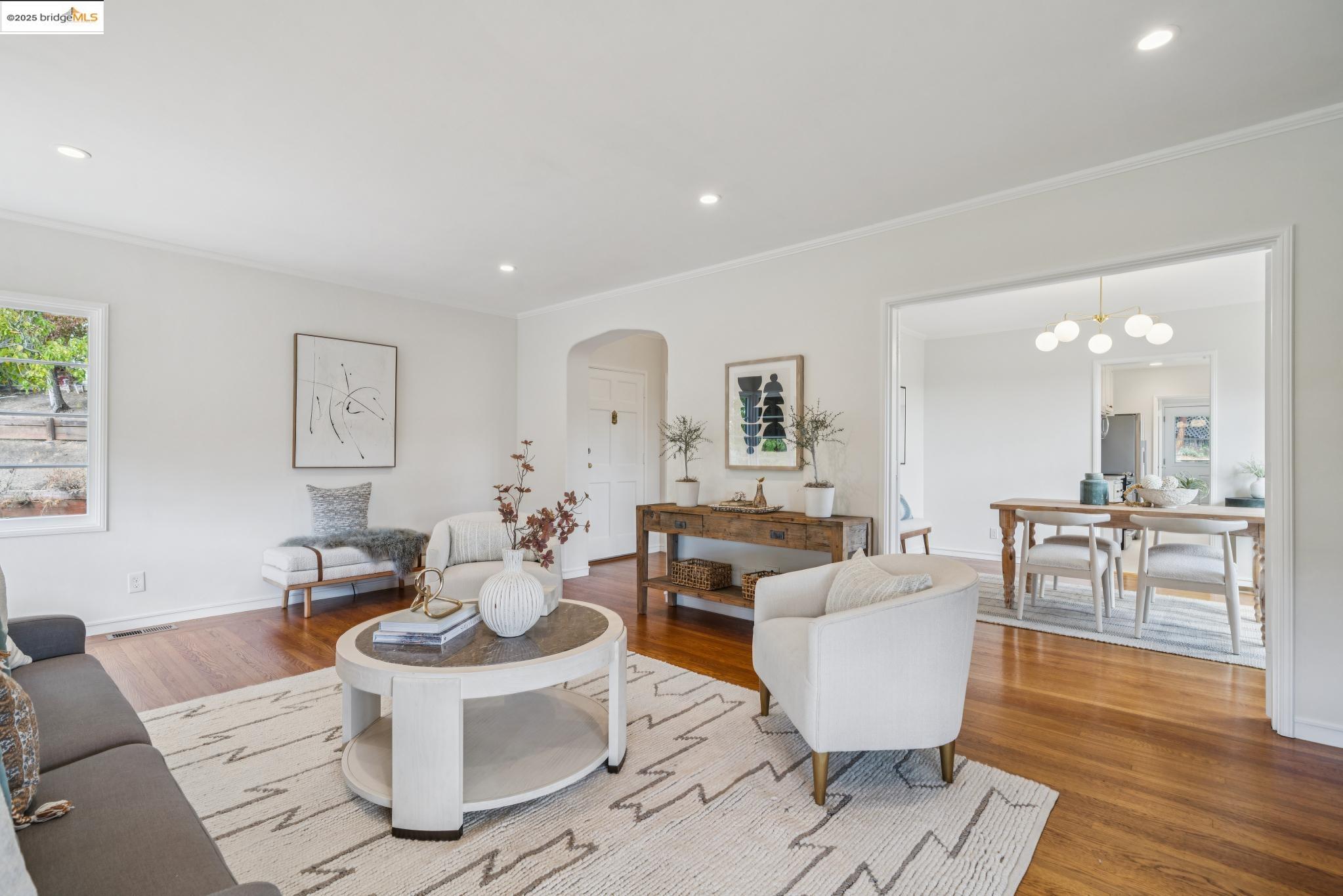 Detail Gallery Image 8 of 34 For 5968 Chabot Crest, Oakland,  CA 94618 - 3 Beds | 3 Baths