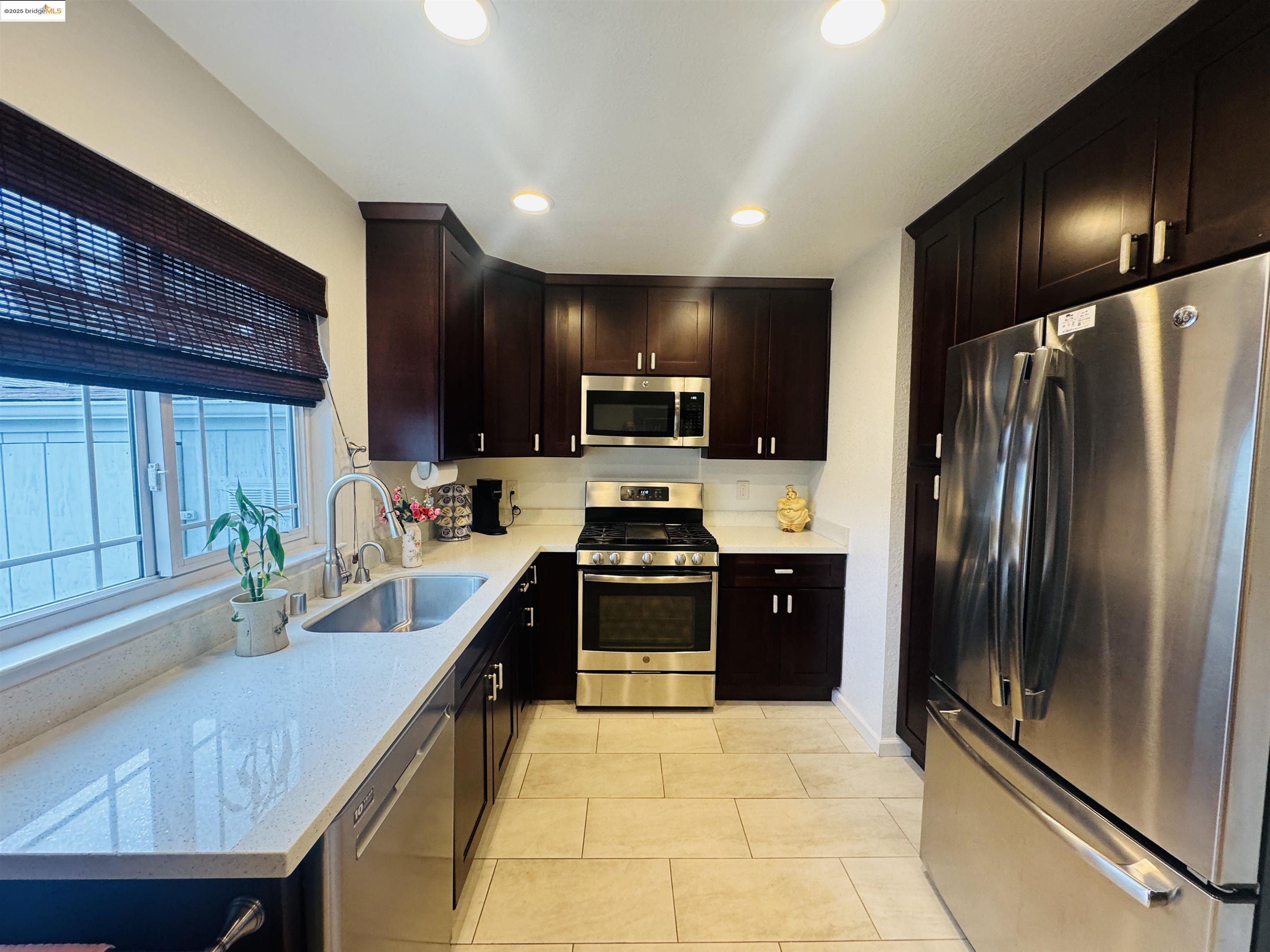 Detail Gallery Image 27 of 34 For 38521 Royal Ann Cmn, Fremont,  CA 94536 - 2 Beds | 1/1 Baths