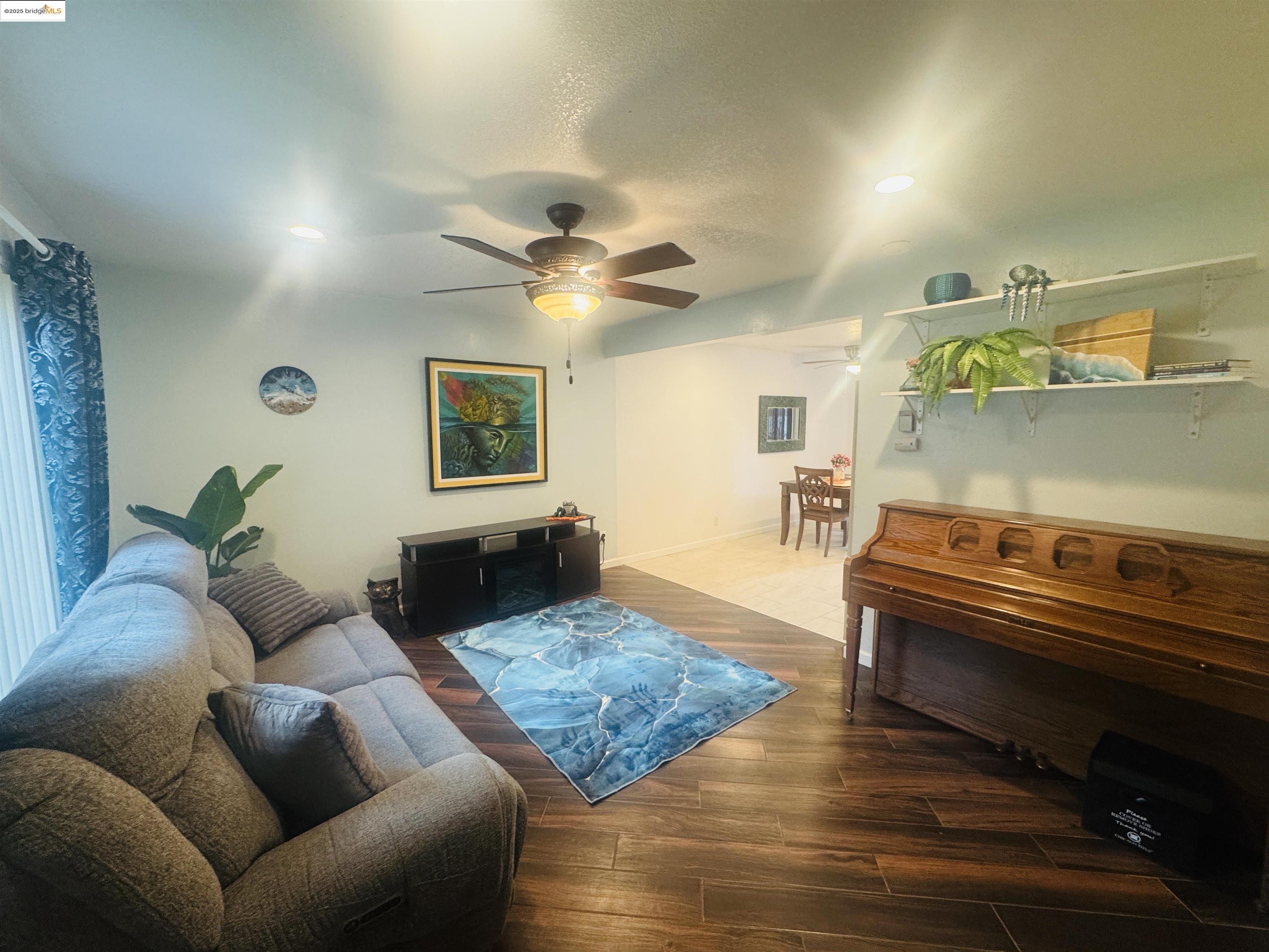 Detail Gallery Image 3 of 34 For 38521 Royal Ann Cmn, Fremont,  CA 94536 - 2 Beds | 1/1 Baths