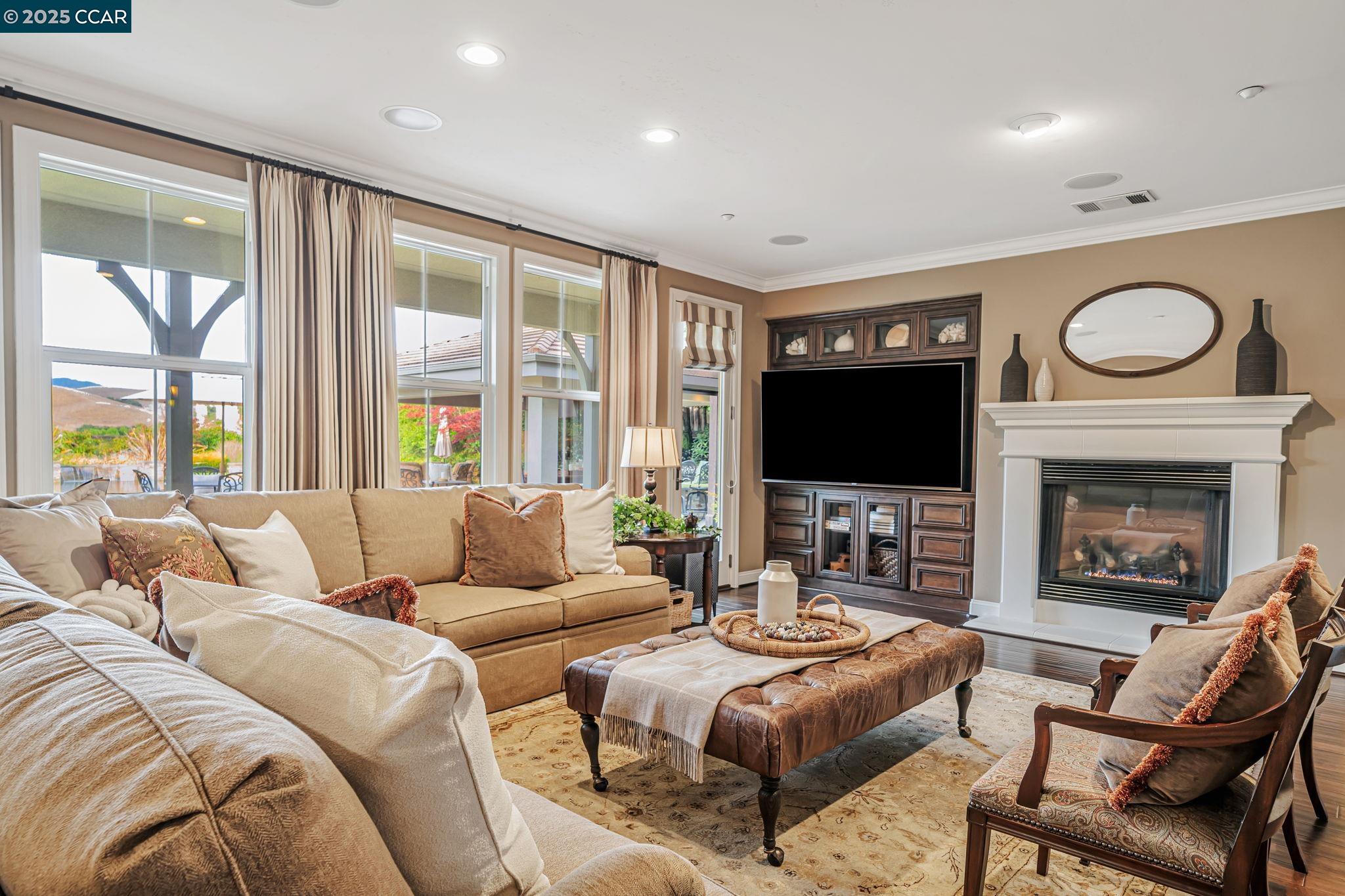 Detail Gallery Image 13 of 60 For 120 Tamarind Ln, Danville,  CA 94526 - 6 Beds | 6/1 Baths