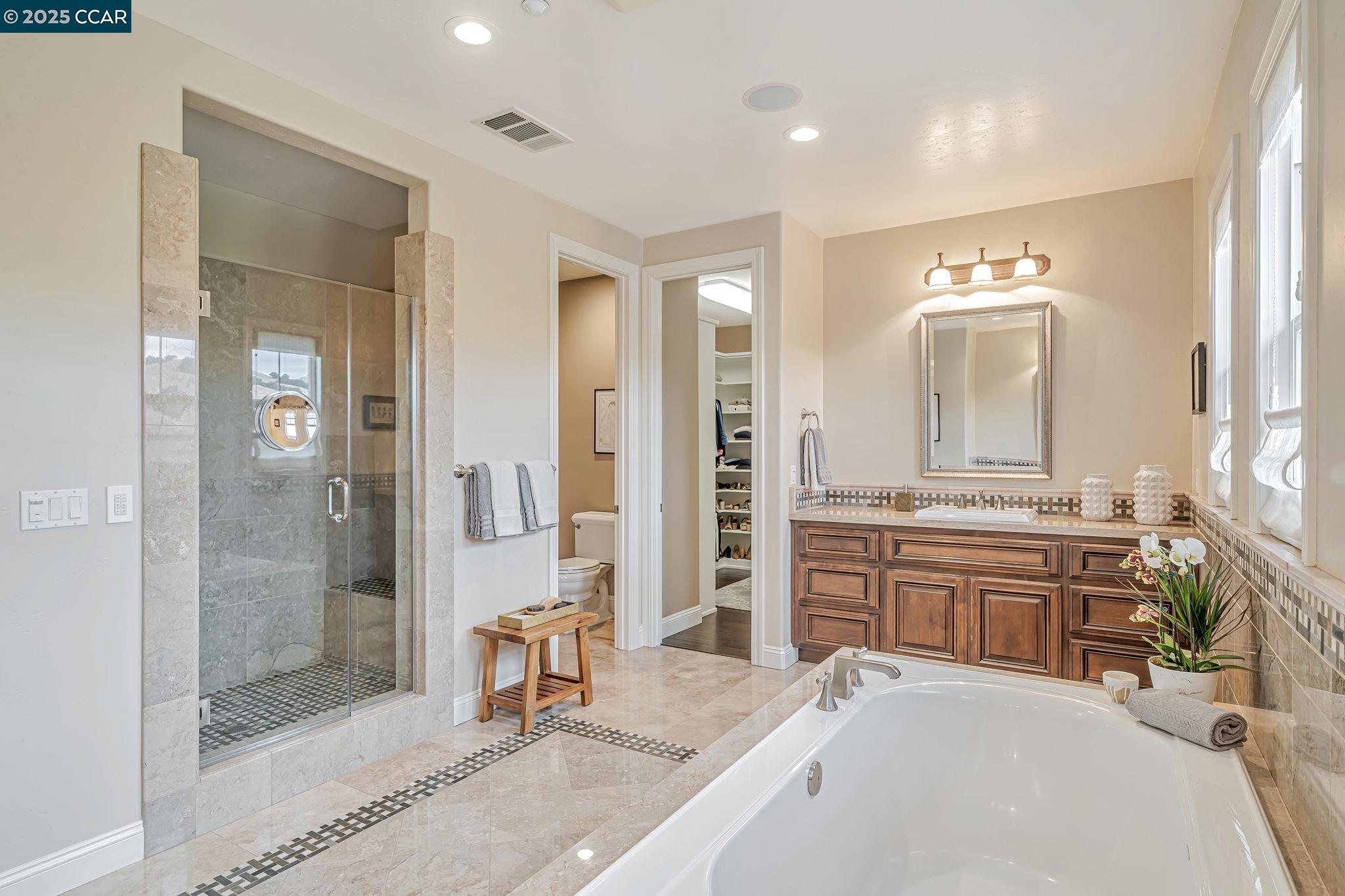 Detail Gallery Image 35 of 60 For 120 Tamarind Ln, Danville,  CA 94526 - 6 Beds | 6/1 Baths