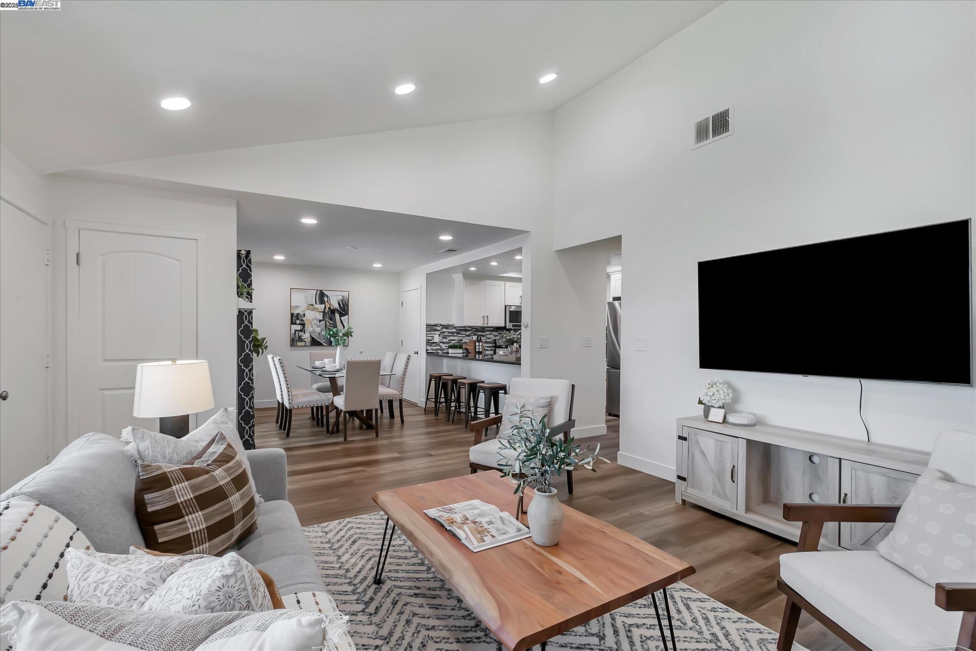 Detail Gallery Image 1 of 21 For 67 Silcreek, San Jose,  CA 95116 - 2 Beds | 2 Baths