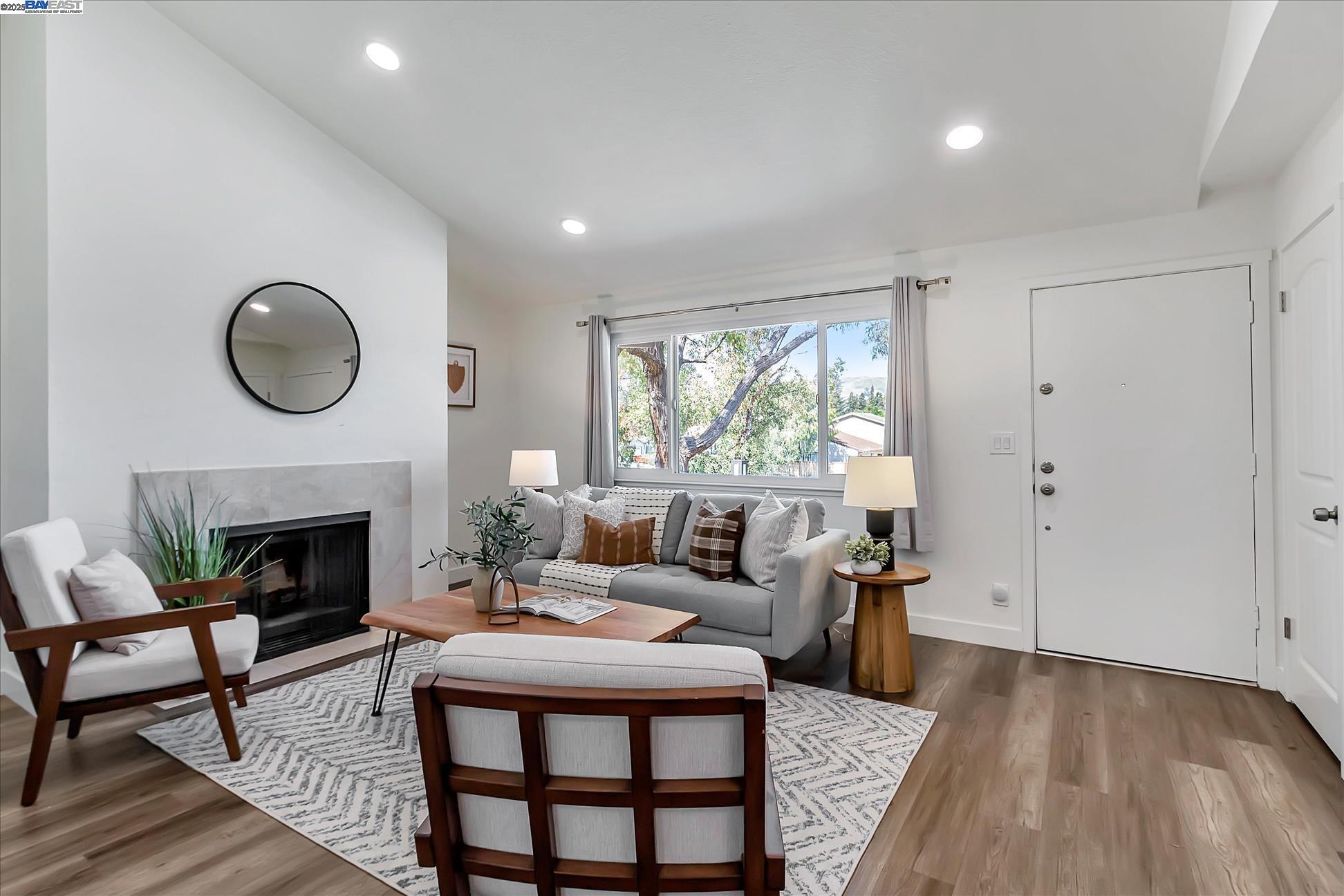 Detail Gallery Image 2 of 21 For 67 Silcreek, San Jose,  CA 95116 - 2 Beds | 2 Baths