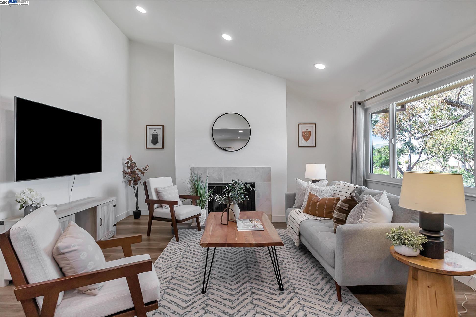 Detail Gallery Image 3 of 21 For 67 Silcreek, San Jose,  CA 95116 - 2 Beds | 2 Baths