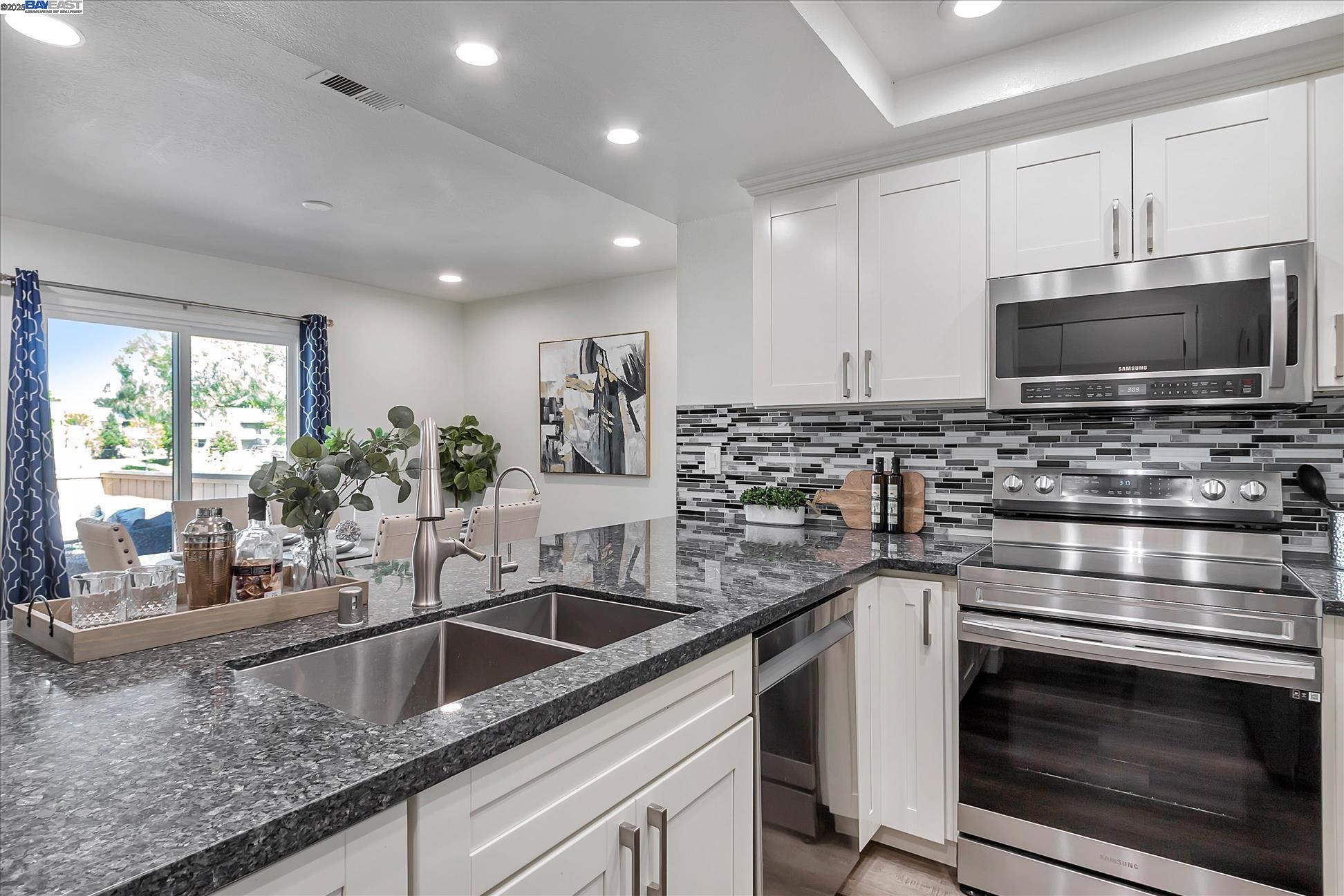 Detail Gallery Image 6 of 21 For 67 Silcreek, San Jose,  CA 95116 - 2 Beds | 2 Baths