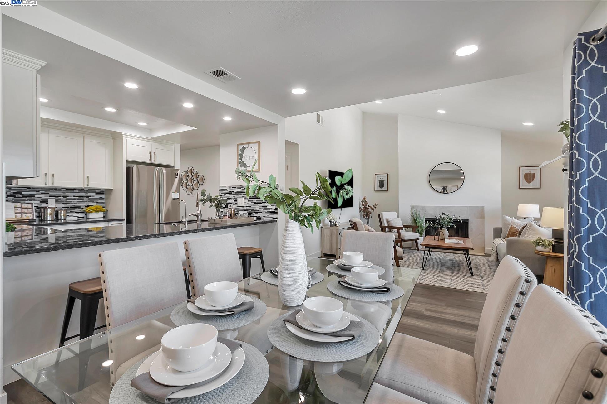 Detail Gallery Image 8 of 21 For 67 Silcreek, San Jose,  CA 95116 - 2 Beds | 2 Baths