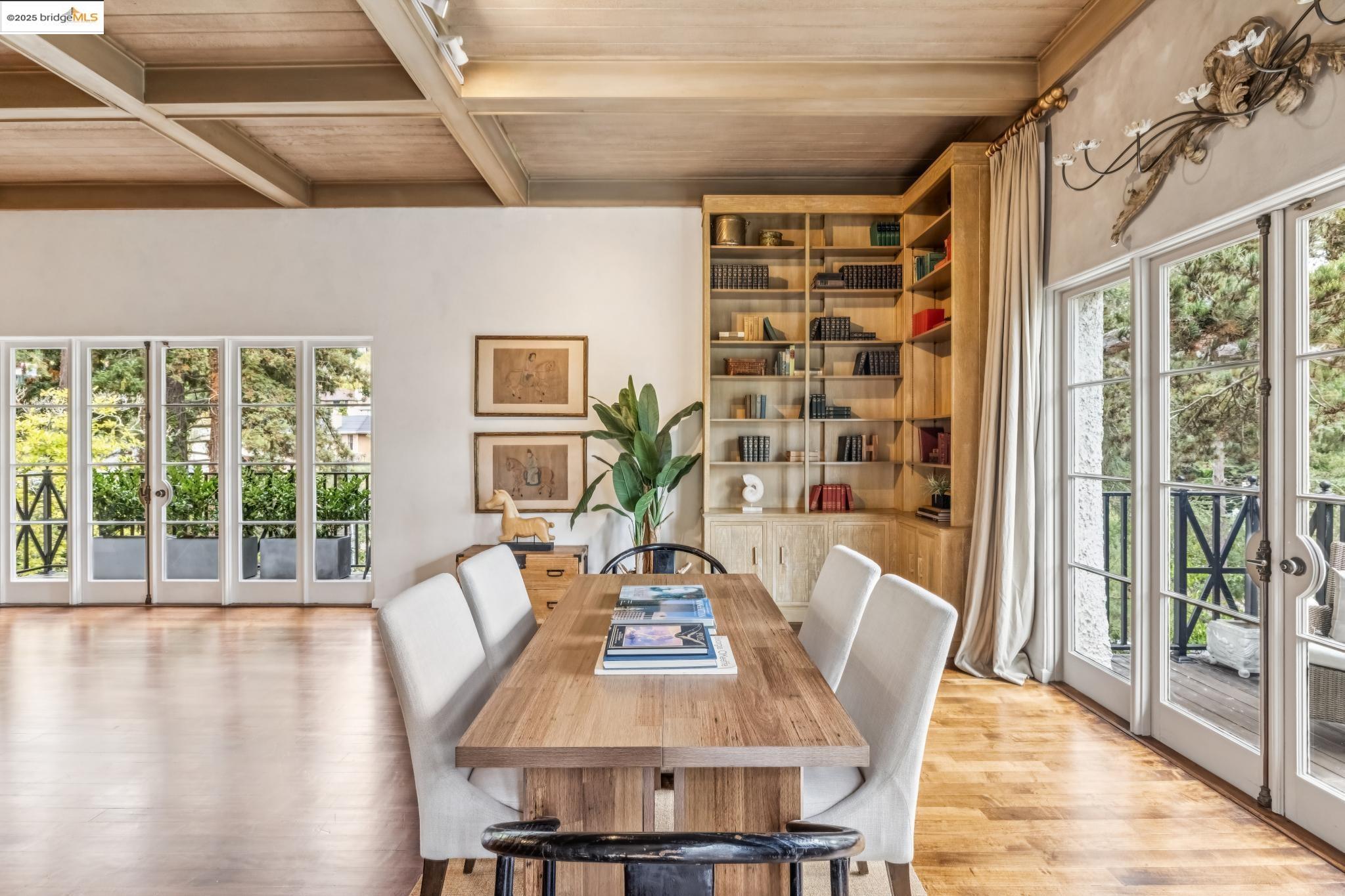 Detail Gallery Image 11 of 60 For 305 the Uplands, Berkeley,  CA 94705 - 4 Beds | 3/2 Baths