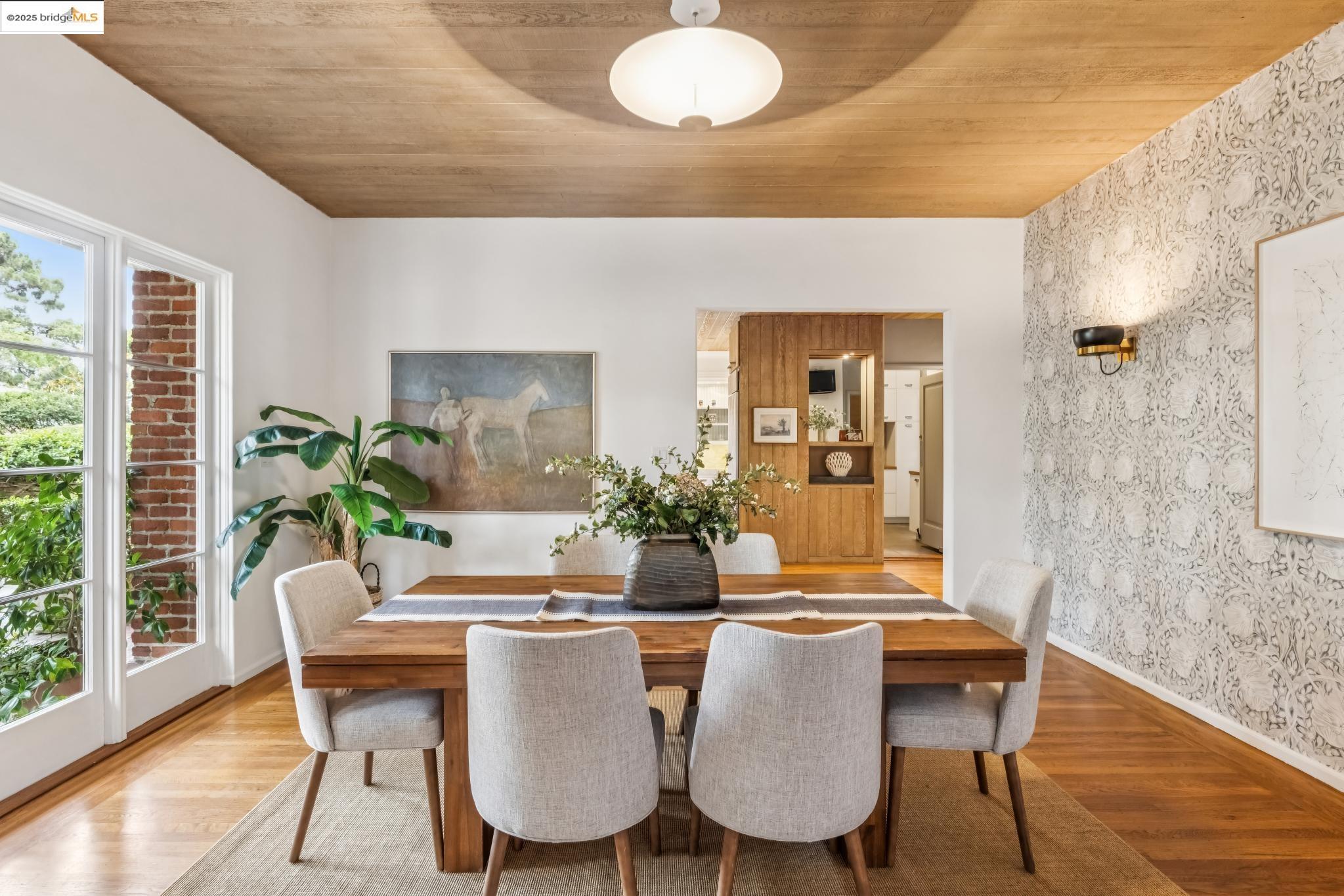 Detail Gallery Image 14 of 60 For 305 the Uplands, Berkeley,  CA 94705 - 4 Beds | 3/2 Baths