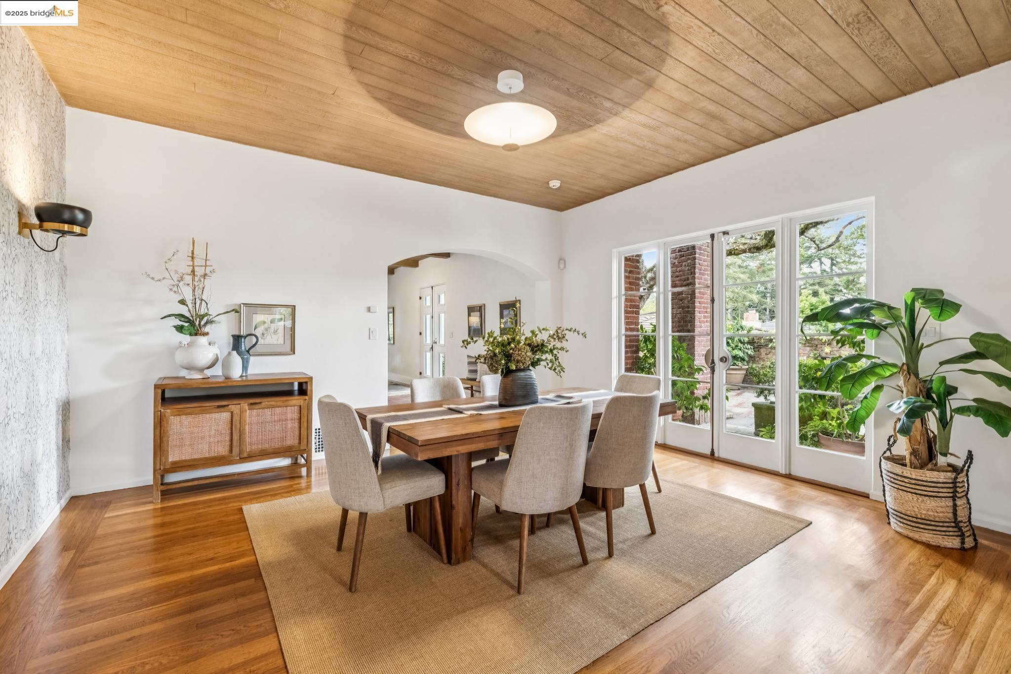 Detail Gallery Image 16 of 60 For 305 the Uplands, Berkeley,  CA 94705 - 4 Beds | 3/2 Baths