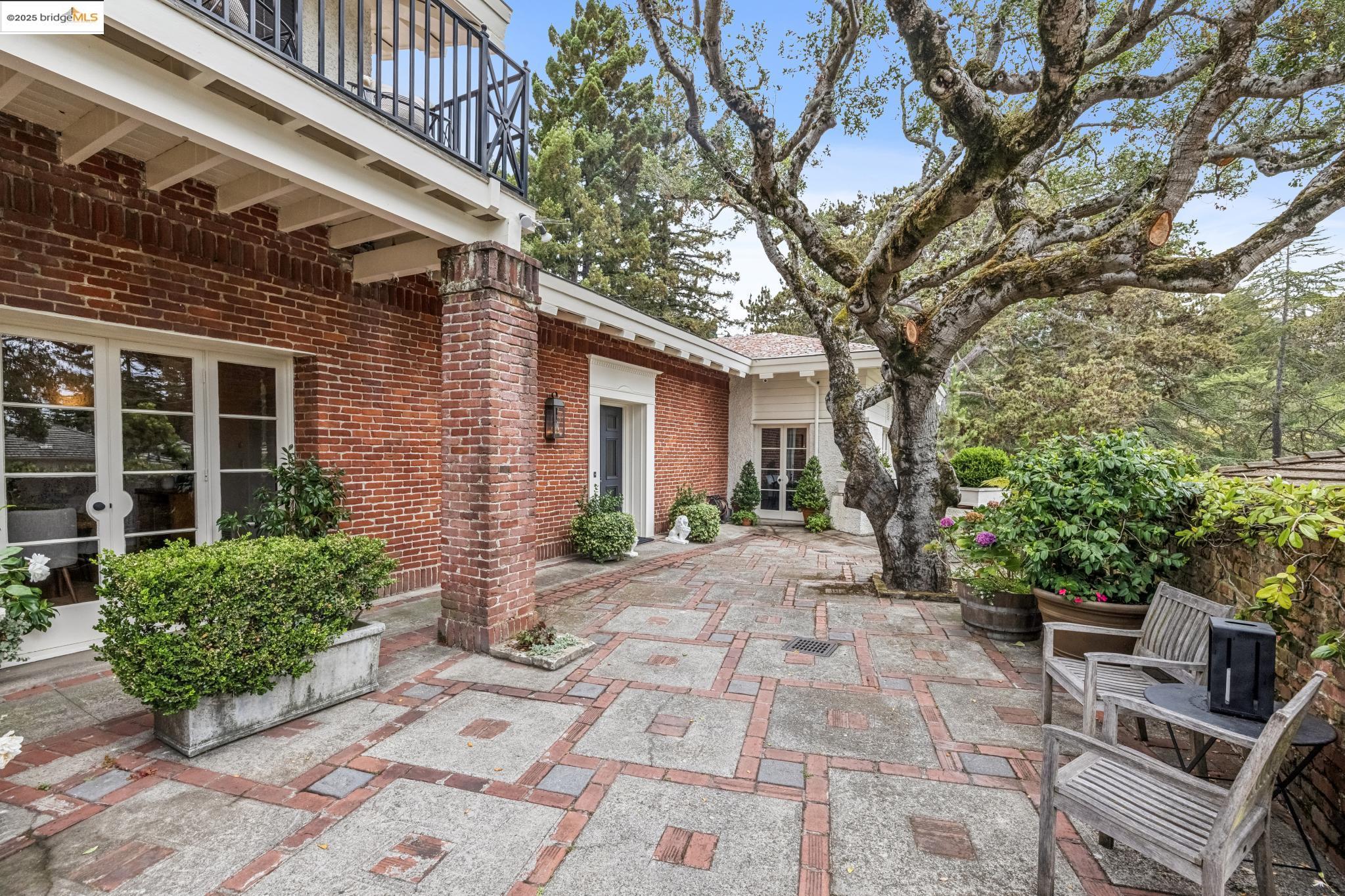 Detail Gallery Image 19 of 60 For 305 the Uplands, Berkeley,  CA 94705 - 4 Beds | 3/2 Baths