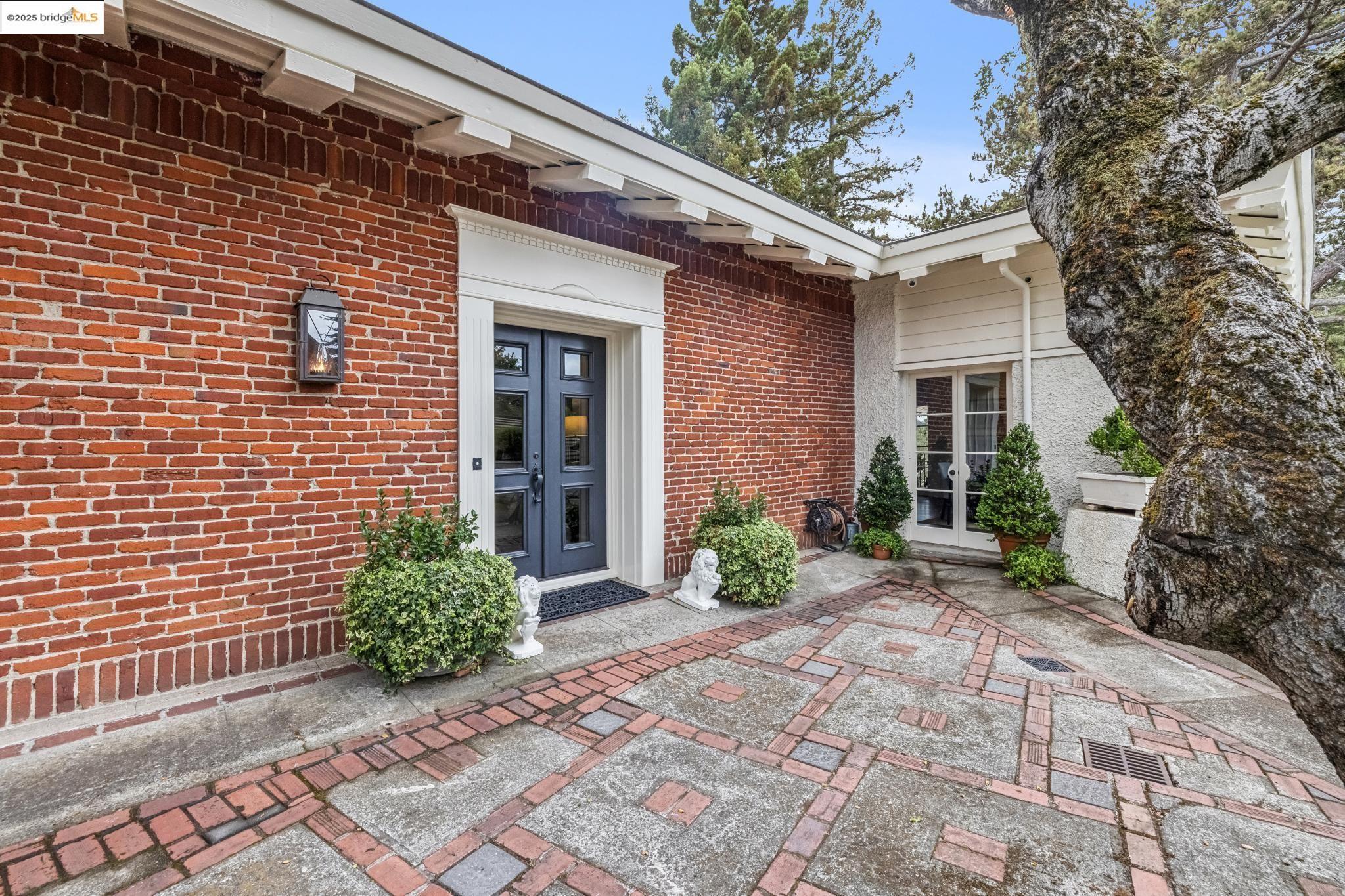 Detail Gallery Image 3 of 60 For 305 the Uplands, Berkeley,  CA 94705 - 4 Beds | 3/2 Baths