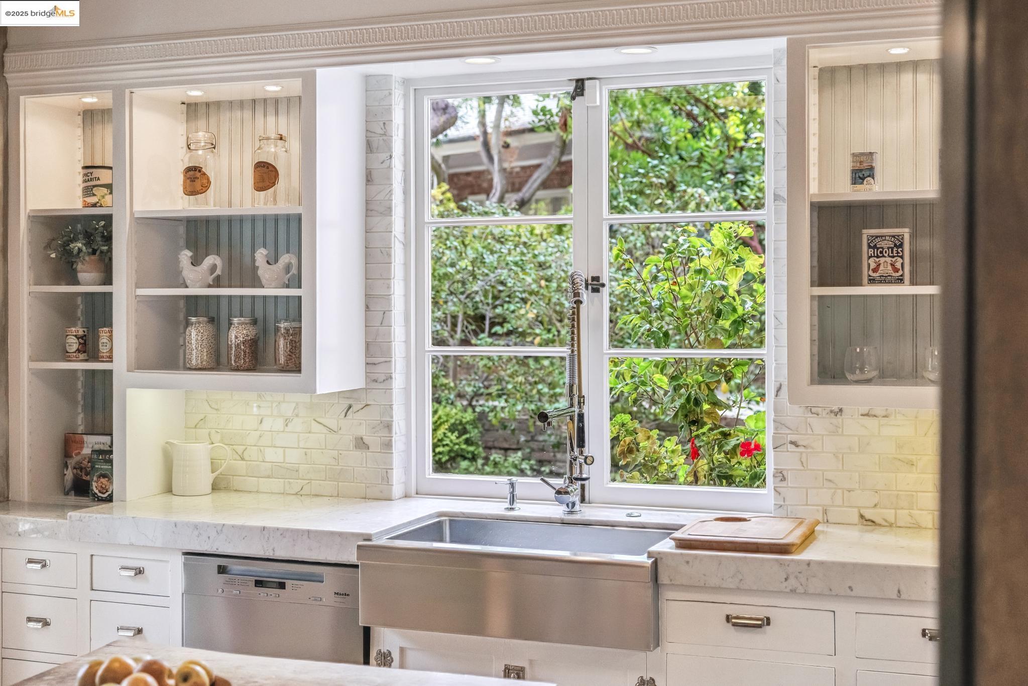 Detail Gallery Image 21 of 60 For 305 the Uplands, Berkeley,  CA 94705 - 4 Beds | 3/2 Baths