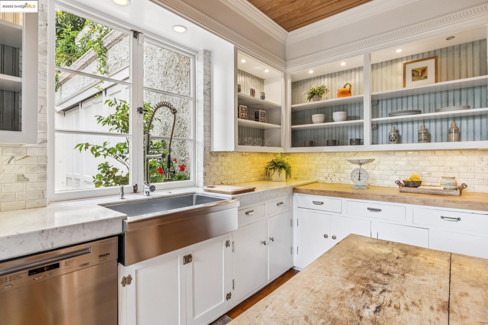Detail Gallery Image 22 of 60 For 305 the Uplands, Berkeley,  CA 94705 - 4 Beds | 3/2 Baths