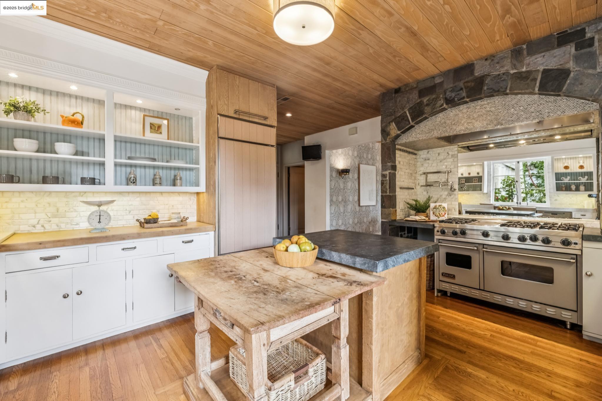 Detail Gallery Image 24 of 60 For 305 the Uplands, Berkeley,  CA 94705 - 4 Beds | 3/2 Baths
