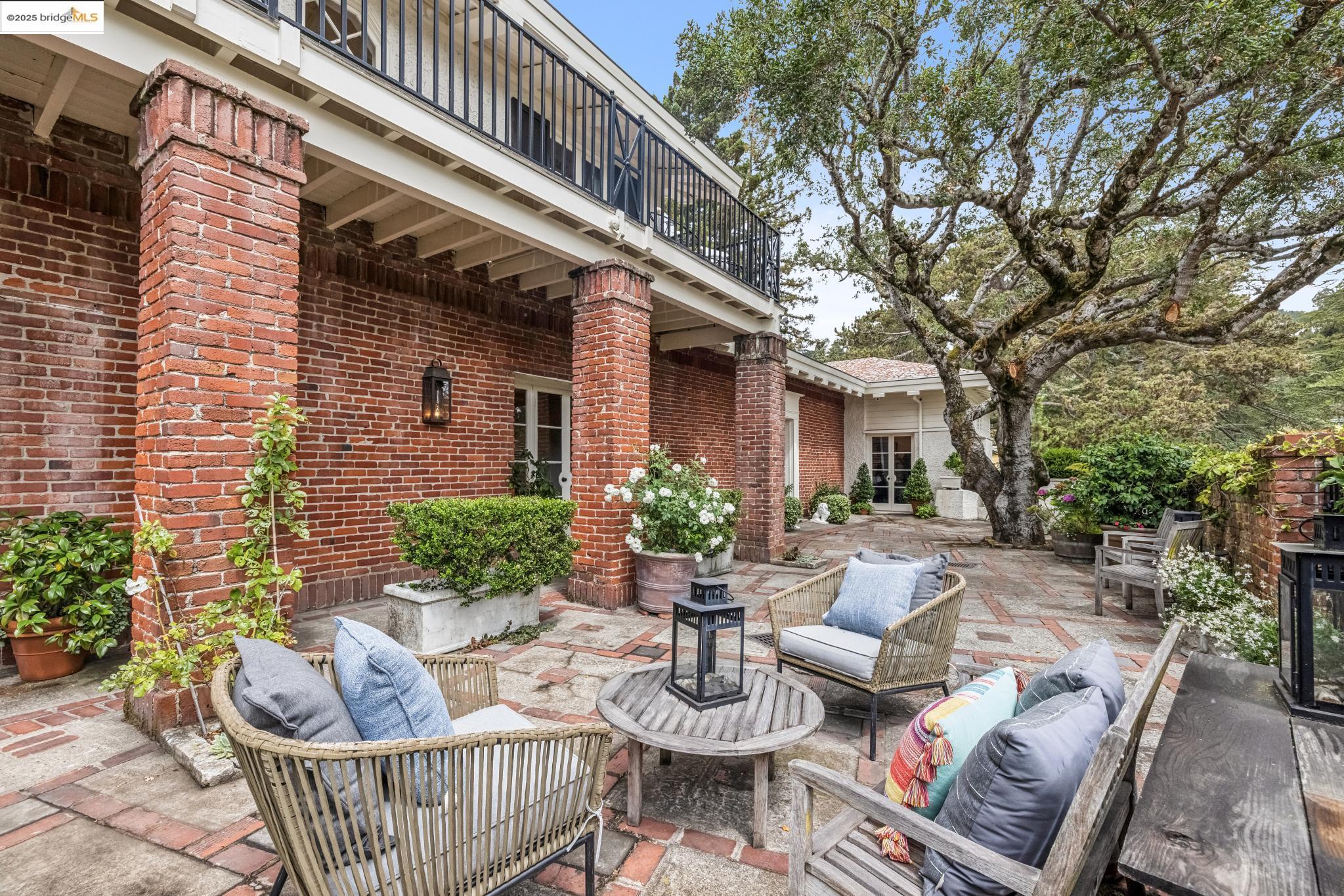 Detail Gallery Image 26 of 60 For 305 the Uplands, Berkeley,  CA 94705 - 4 Beds | 3/2 Baths