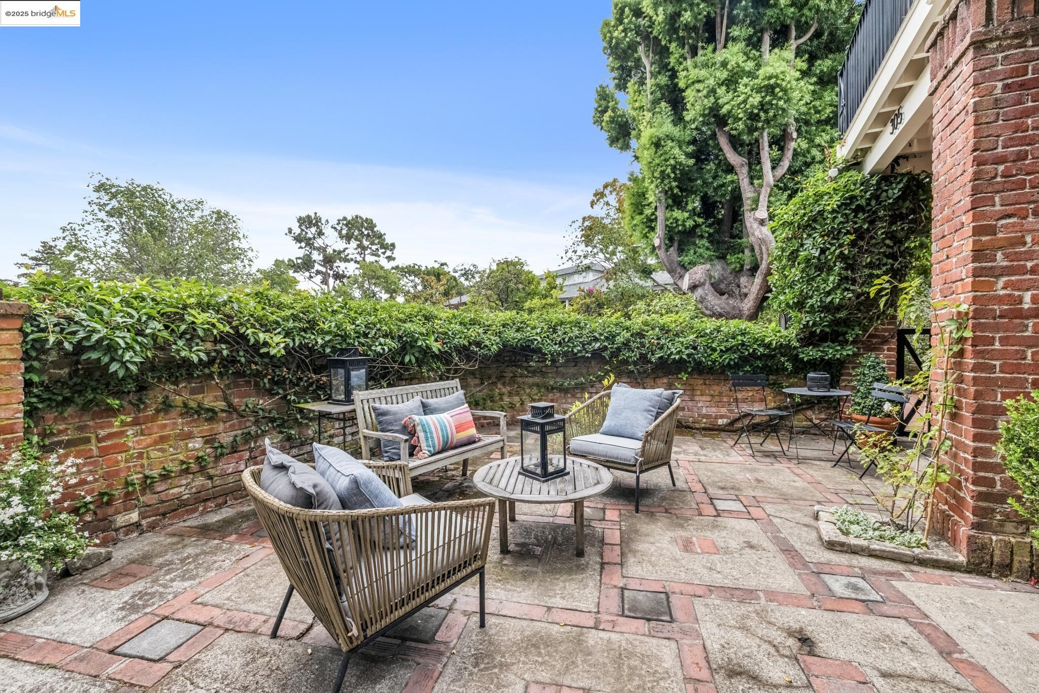 Detail Gallery Image 27 of 60 For 305 the Uplands, Berkeley,  CA 94705 - 4 Beds | 3/2 Baths