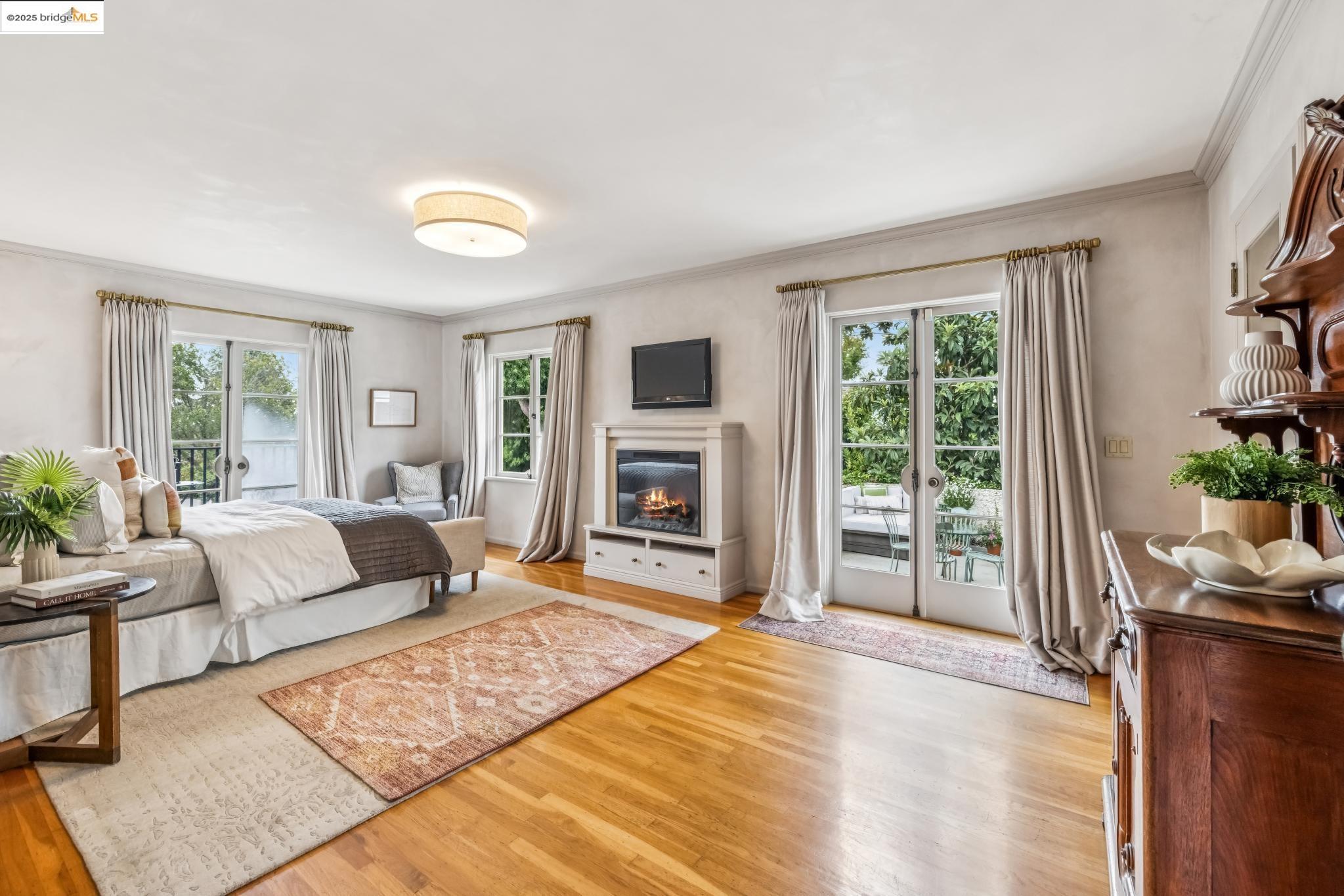 Detail Gallery Image 28 of 60 For 305 the Uplands, Berkeley,  CA 94705 - 4 Beds | 3/2 Baths