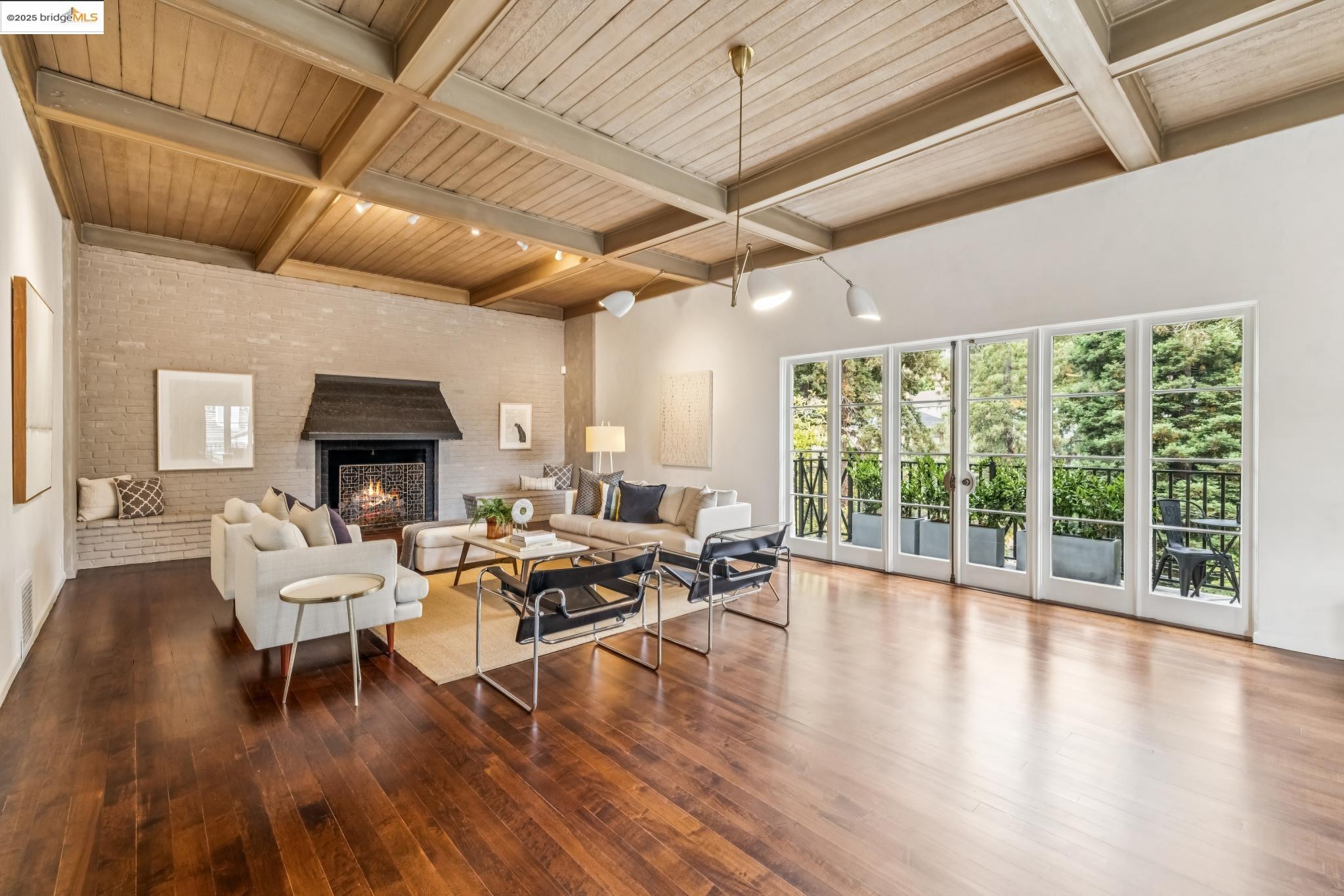 Detail Gallery Image 4 of 60 For 305 the Uplands, Berkeley,  CA 94705 - 4 Beds | 3/2 Baths