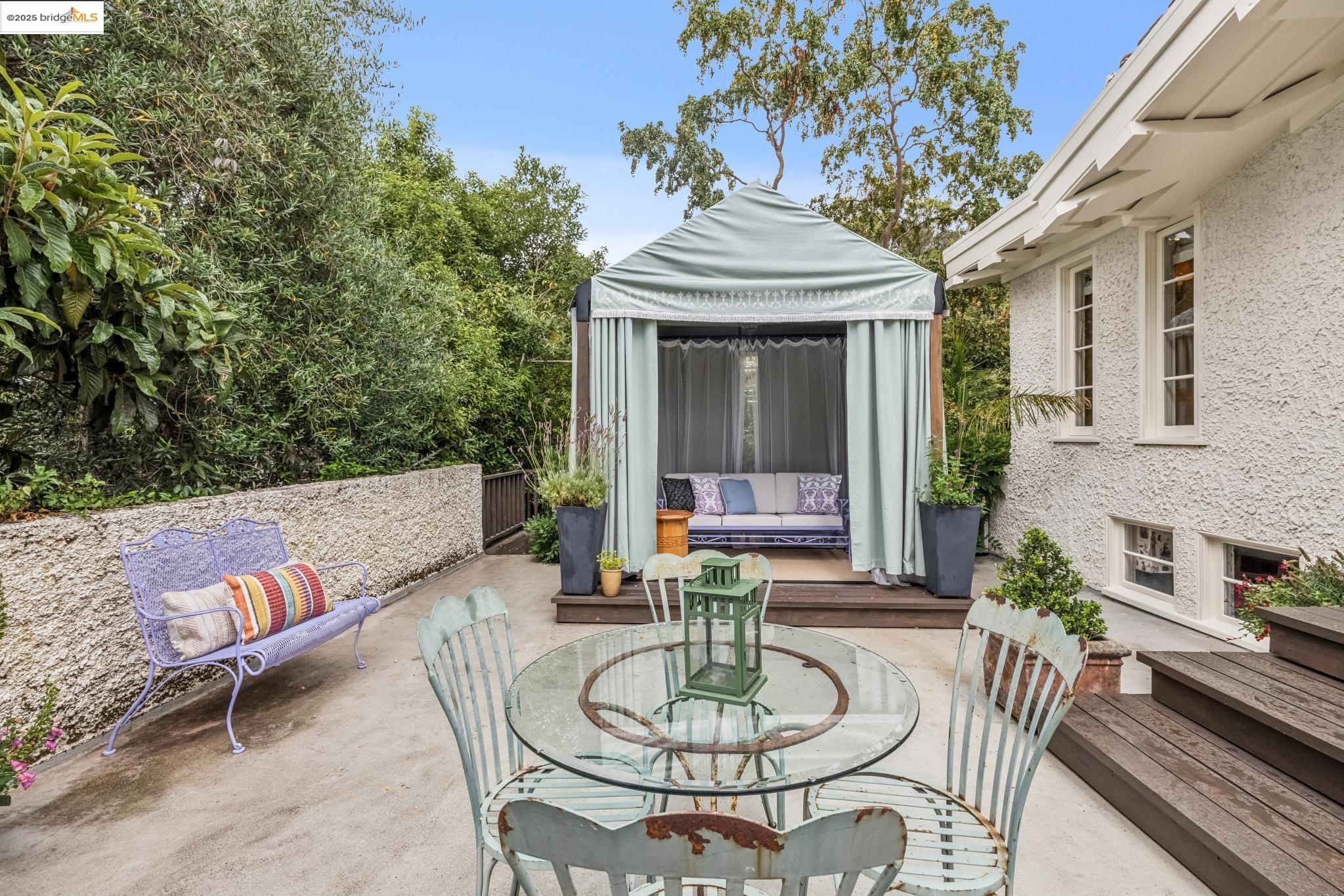 Detail Gallery Image 34 of 60 For 305 the Uplands, Berkeley,  CA 94705 - 4 Beds | 3/2 Baths