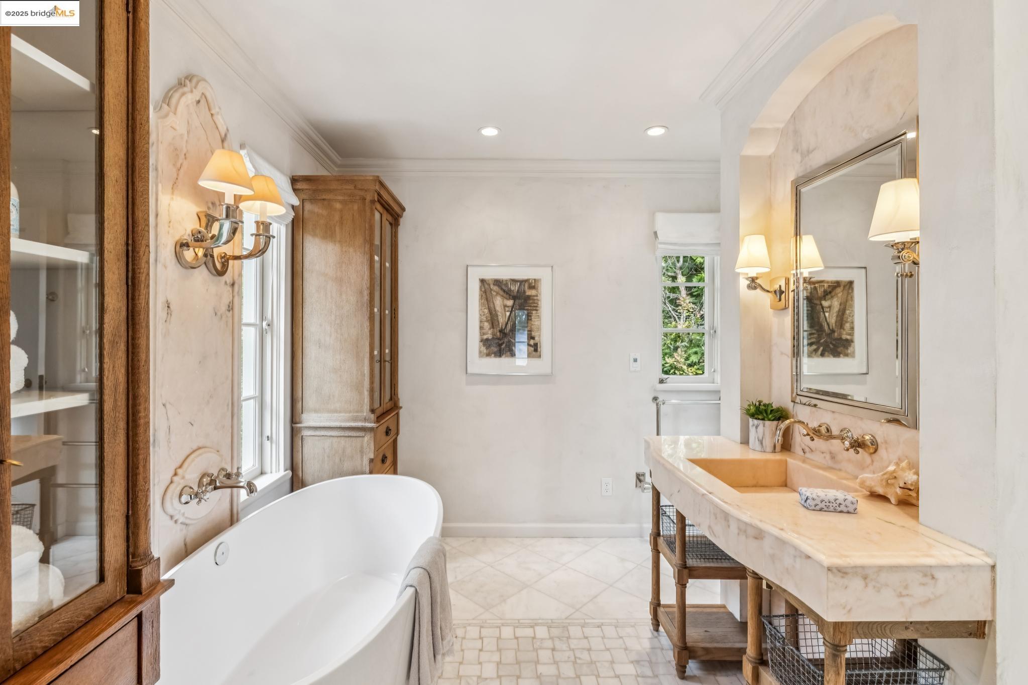 Detail Gallery Image 35 of 60 For 305 the Uplands, Berkeley,  CA 94705 - 4 Beds | 3/2 Baths
