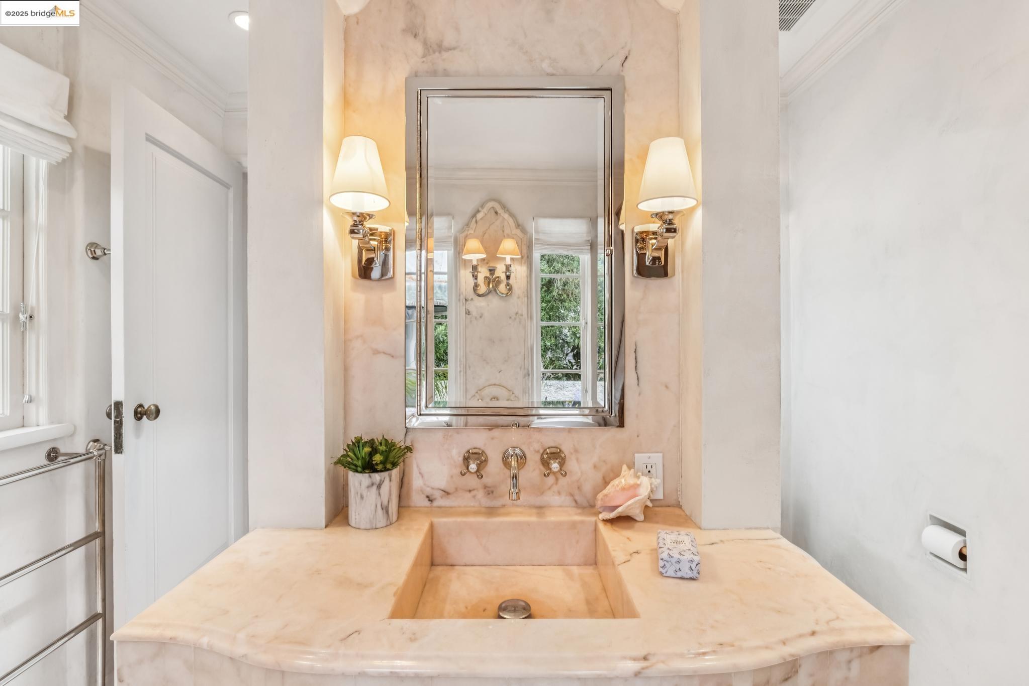 Detail Gallery Image 36 of 60 For 305 the Uplands, Berkeley,  CA 94705 - 4 Beds | 3/2 Baths