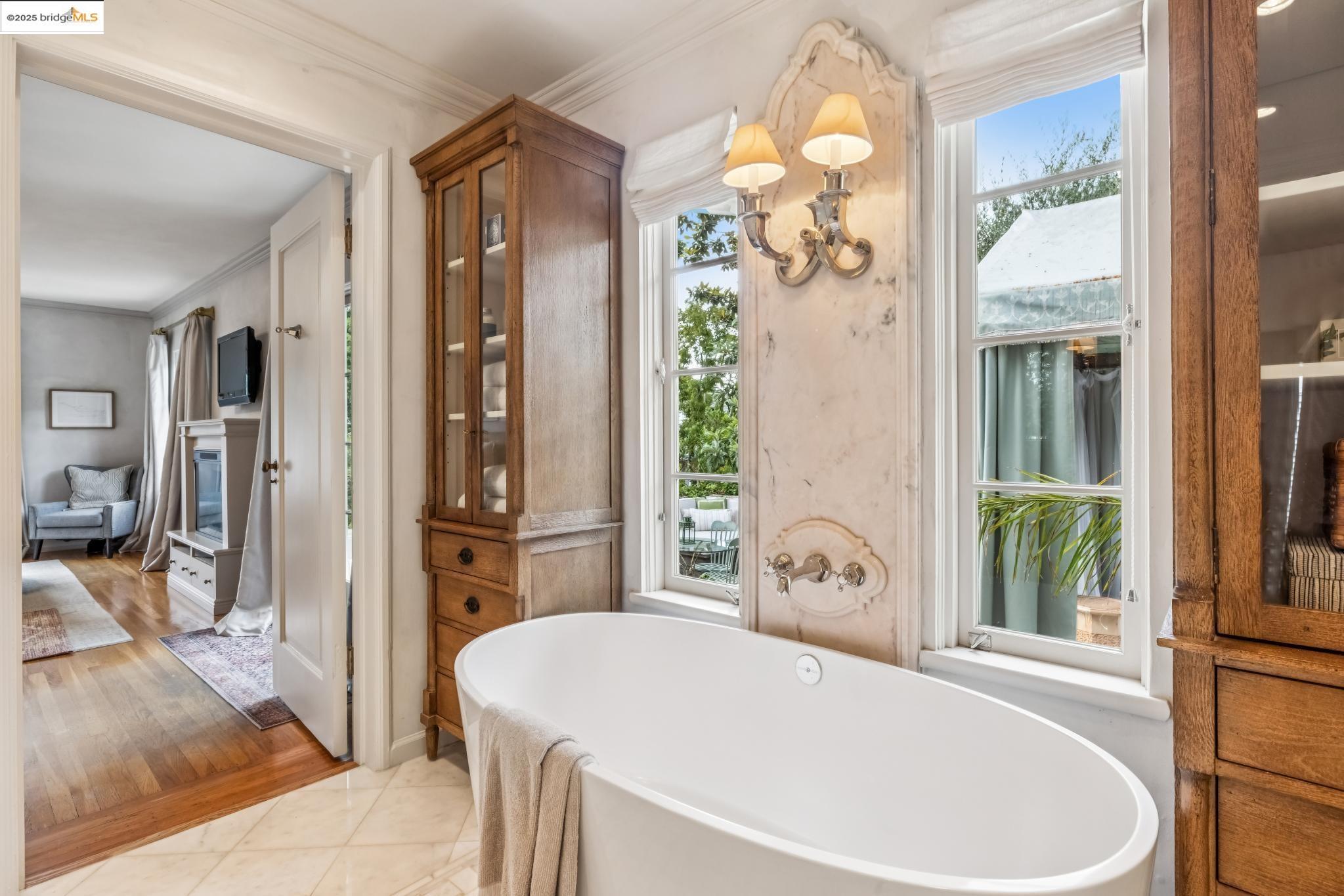 Detail Gallery Image 37 of 60 For 305 the Uplands, Berkeley,  CA 94705 - 4 Beds | 3/2 Baths