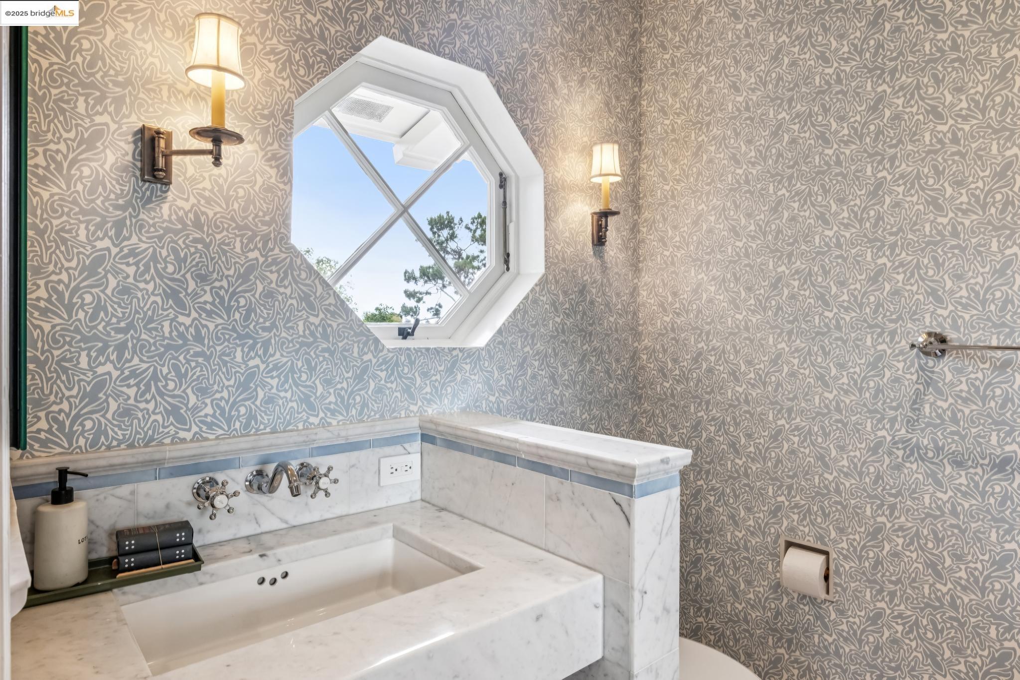 Detail Gallery Image 39 of 60 For 305 the Uplands, Berkeley,  CA 94705 - 4 Beds | 3/2 Baths
