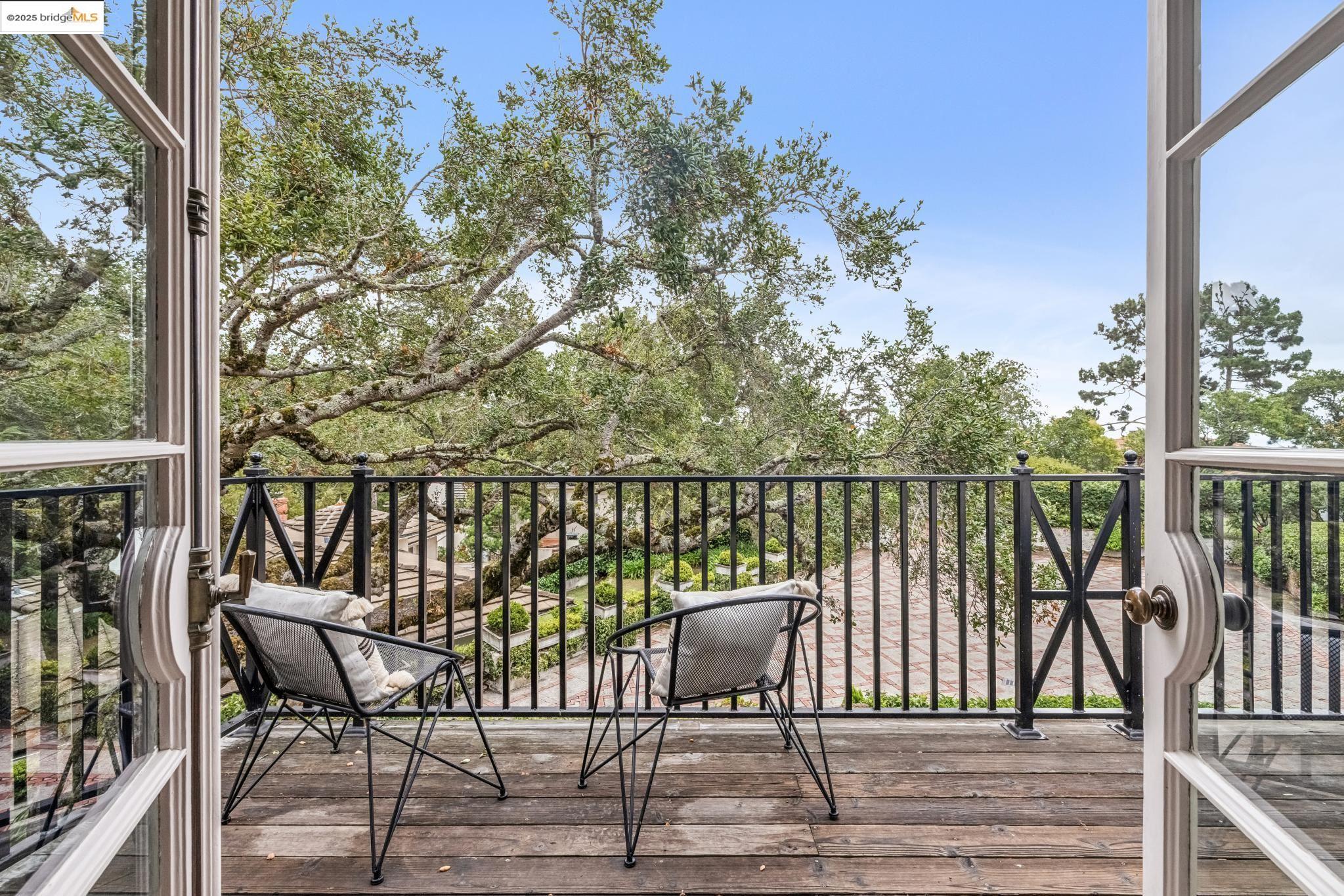 Detail Gallery Image 40 of 60 For 305 the Uplands, Berkeley,  CA 94705 - 4 Beds | 3/2 Baths