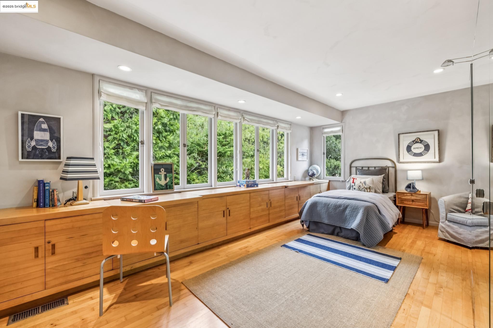 Detail Gallery Image 41 of 60 For 305 the Uplands, Berkeley,  CA 94705 - 4 Beds | 3/2 Baths