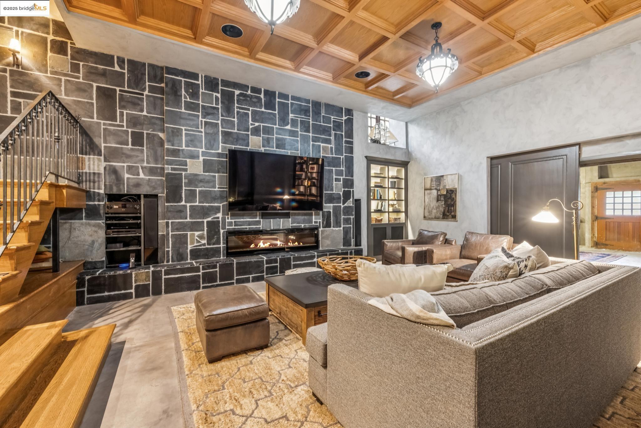 Detail Gallery Image 44 of 60 For 305 the Uplands, Berkeley,  CA 94705 - 4 Beds | 3/2 Baths