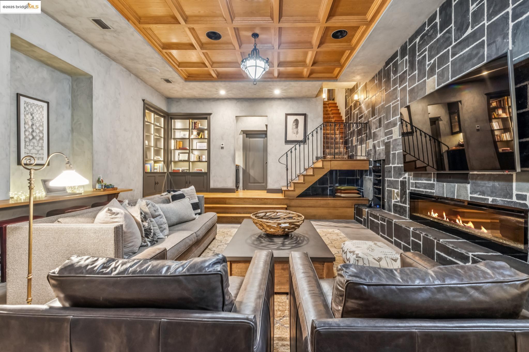Detail Gallery Image 46 of 60 For 305 the Uplands, Berkeley,  CA 94705 - 4 Beds | 3/2 Baths