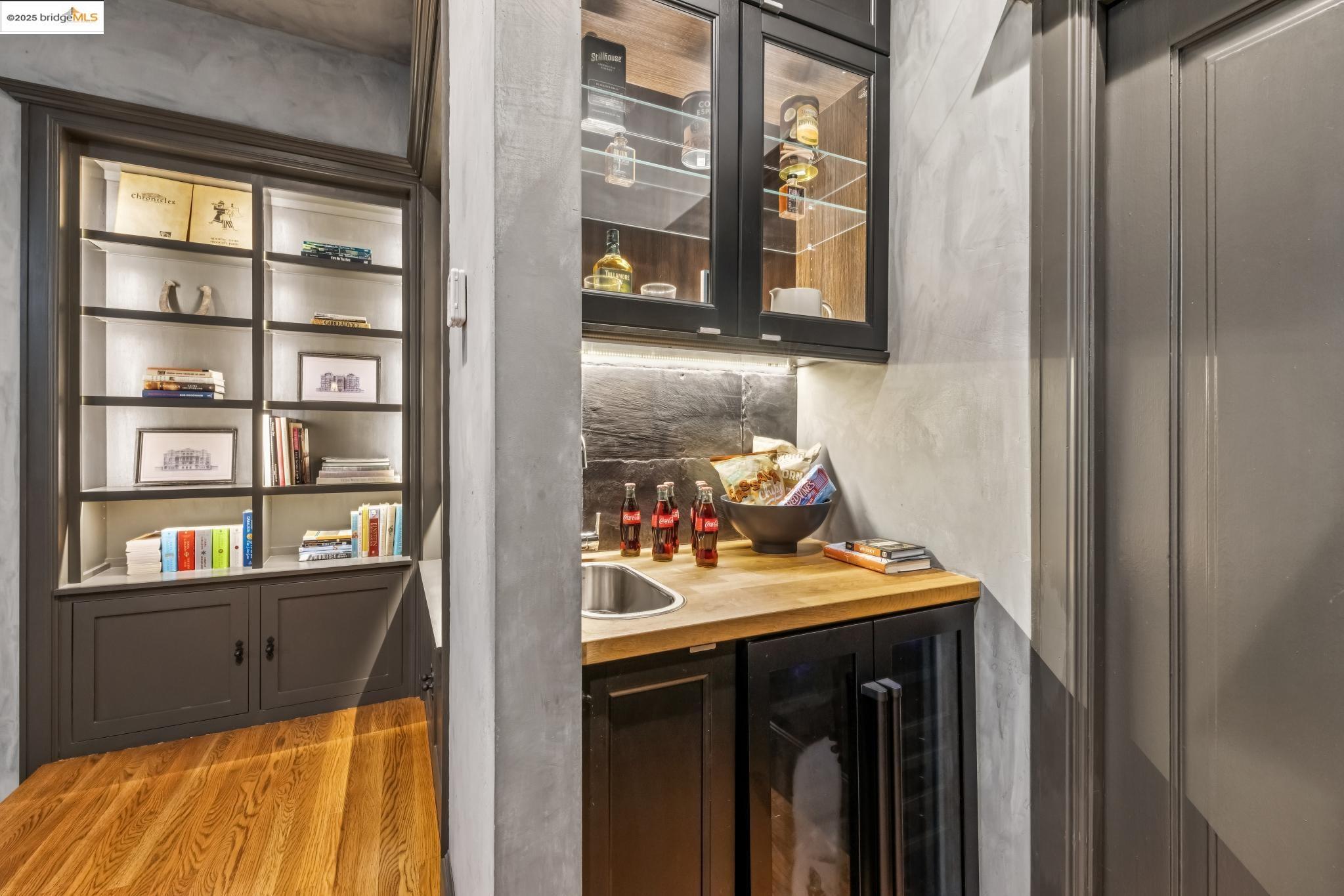 Detail Gallery Image 47 of 60 For 305 the Uplands, Berkeley,  CA 94705 - 4 Beds | 3/2 Baths