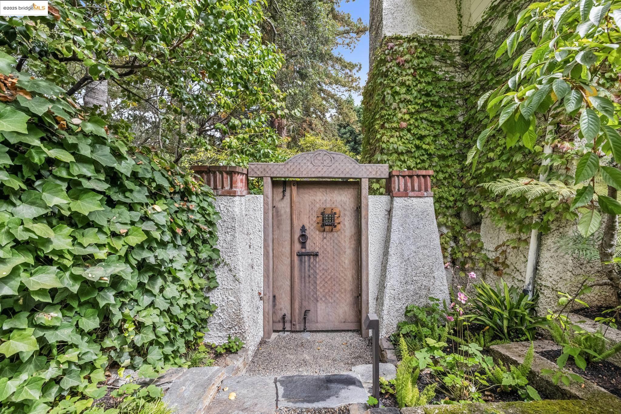 Detail Gallery Image 59 of 60 For 305 the Uplands, Berkeley,  CA 94705 - 4 Beds | 3/2 Baths
