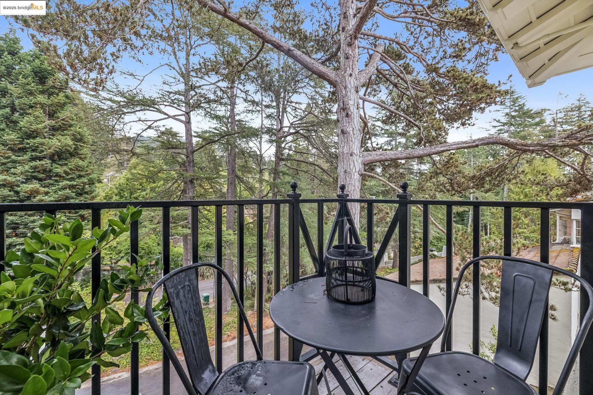 Detail Gallery Image 7 of 60 For 305 the Uplands, Berkeley,  CA 94705 - 4 Beds | 3/2 Baths