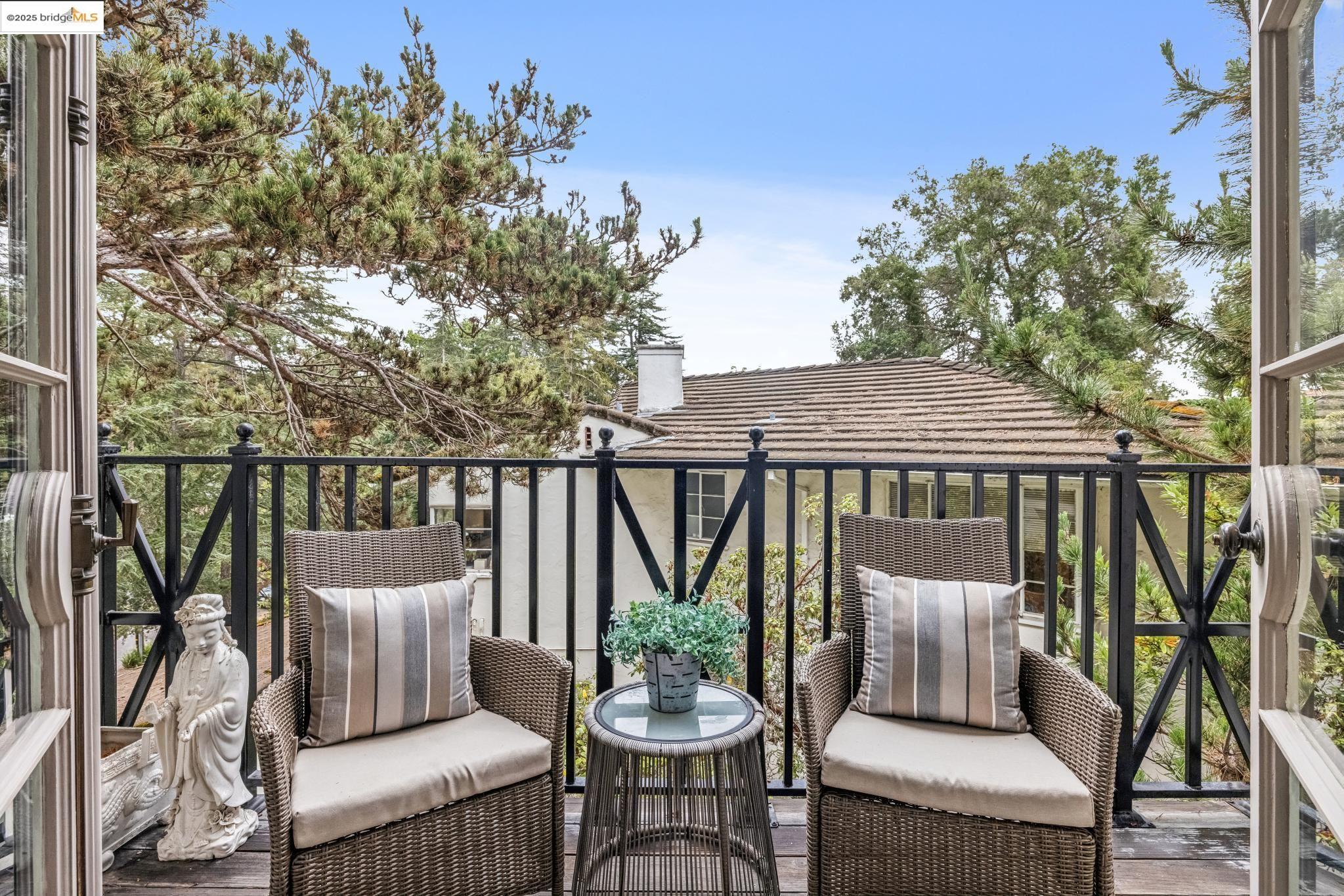 Detail Gallery Image 9 of 60 For 305 the Uplands, Berkeley,  CA 94705 - 4 Beds | 3/2 Baths