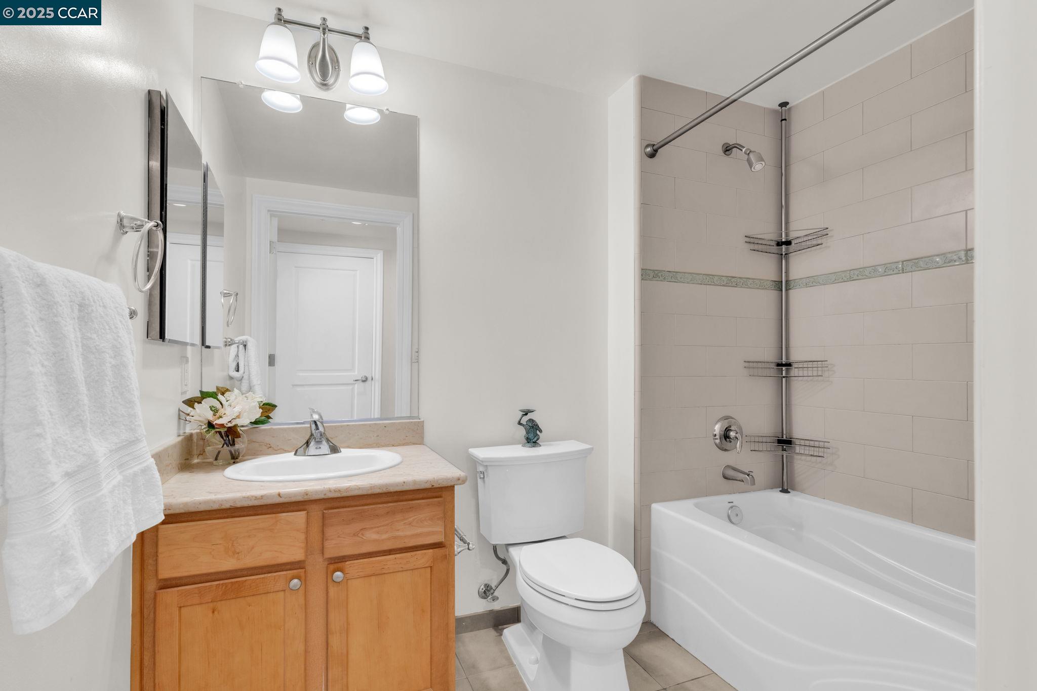 Detail Gallery Image 9 of 18 For 1310 Creekside Dr #303,  Walnut Creek,  CA 94596 - 3 Beds | 2 Baths