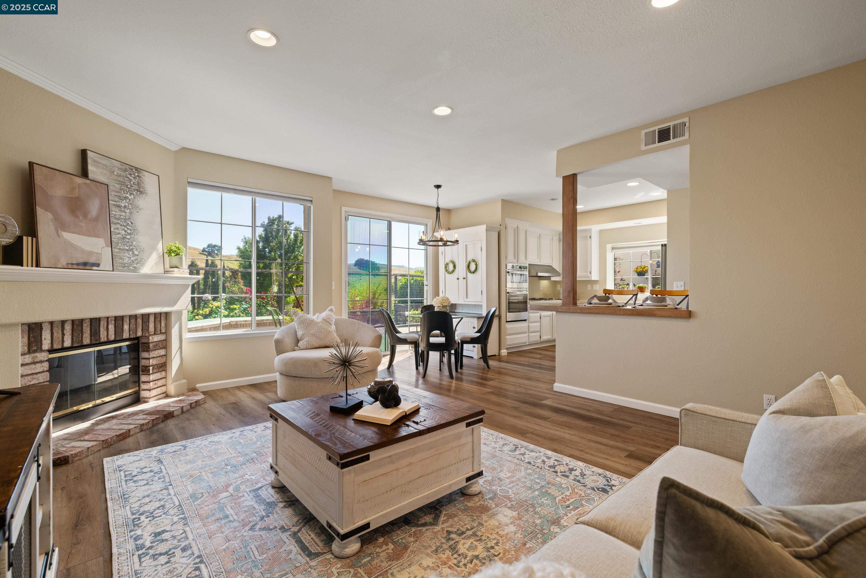 Detail Gallery Image 14 of 50 For 315 Glasgow Circle, Danville,  CA 94526 - 4 Beds | 2/1 Baths