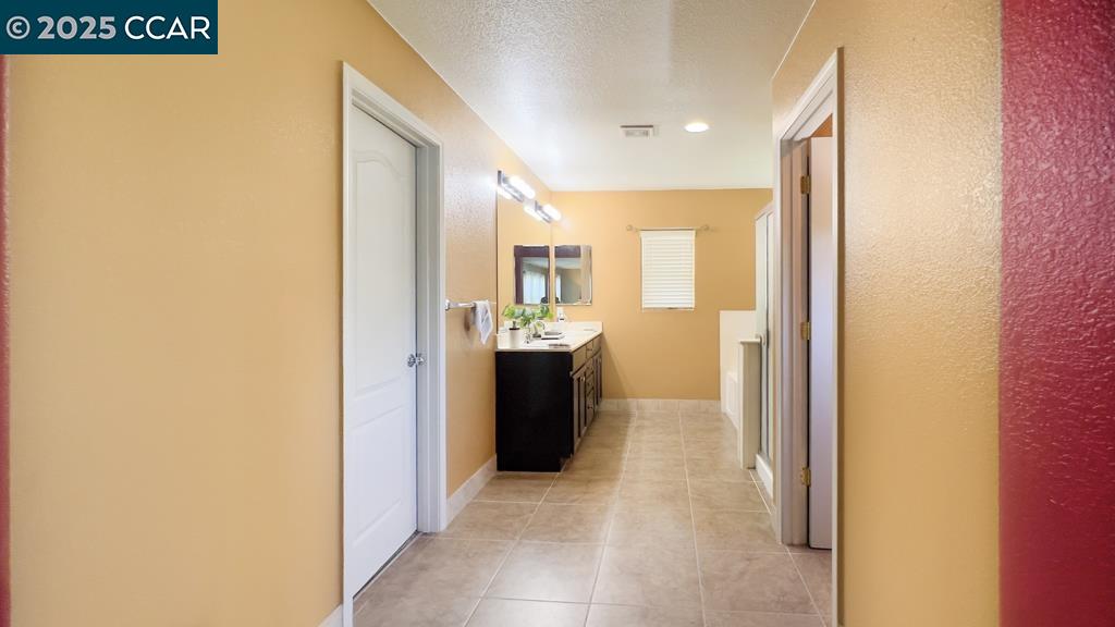 Detail Gallery Image 32 of 59 For 10141 Brian Kelly Way, Elk Grove,  CA 95757 - 5 Beds | 3 Baths