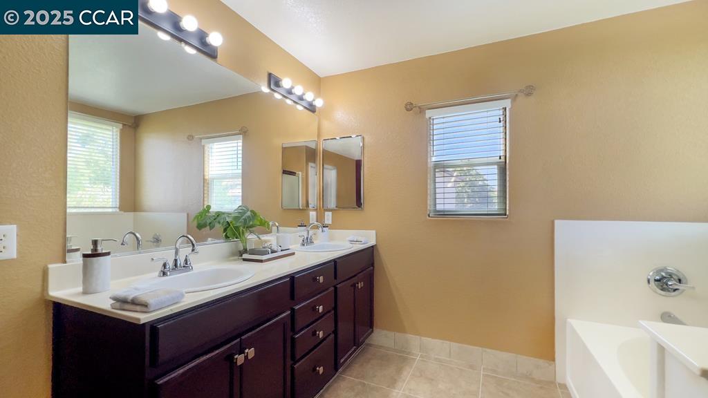 Detail Gallery Image 36 of 59 For 10141 Brian Kelly Way, Elk Grove,  CA 95757 - 5 Beds | 3 Baths