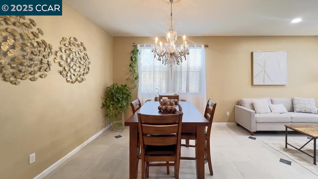 Detail Gallery Image 5 of 59 For 10141 Brian Kelly Way, Elk Grove,  CA 95757 - 5 Beds | 3 Baths